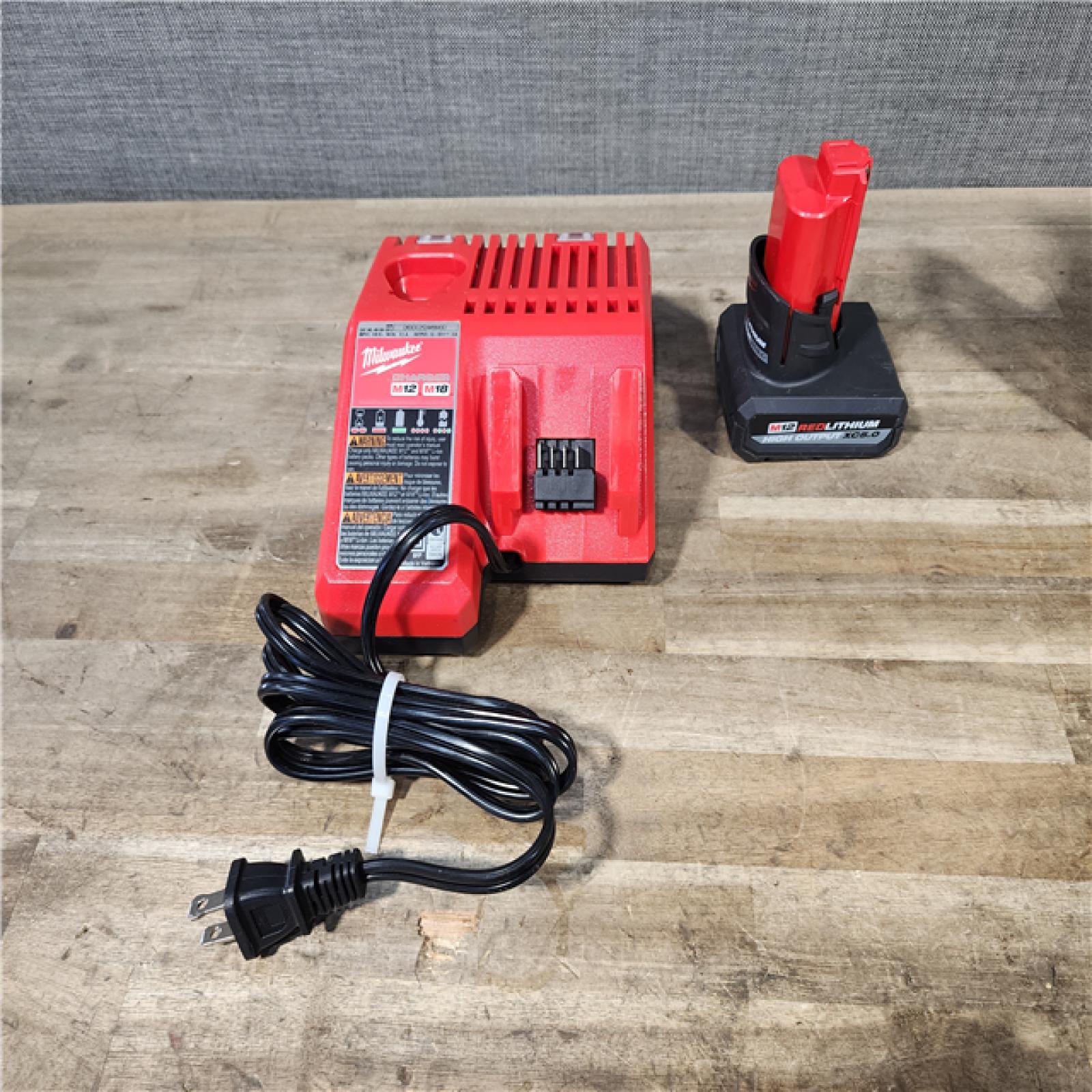 HOUSTON LOCATION - AS-IS Milwaukee-3632-21 M12 Green Beam Laser 360° 3-Plane Kit