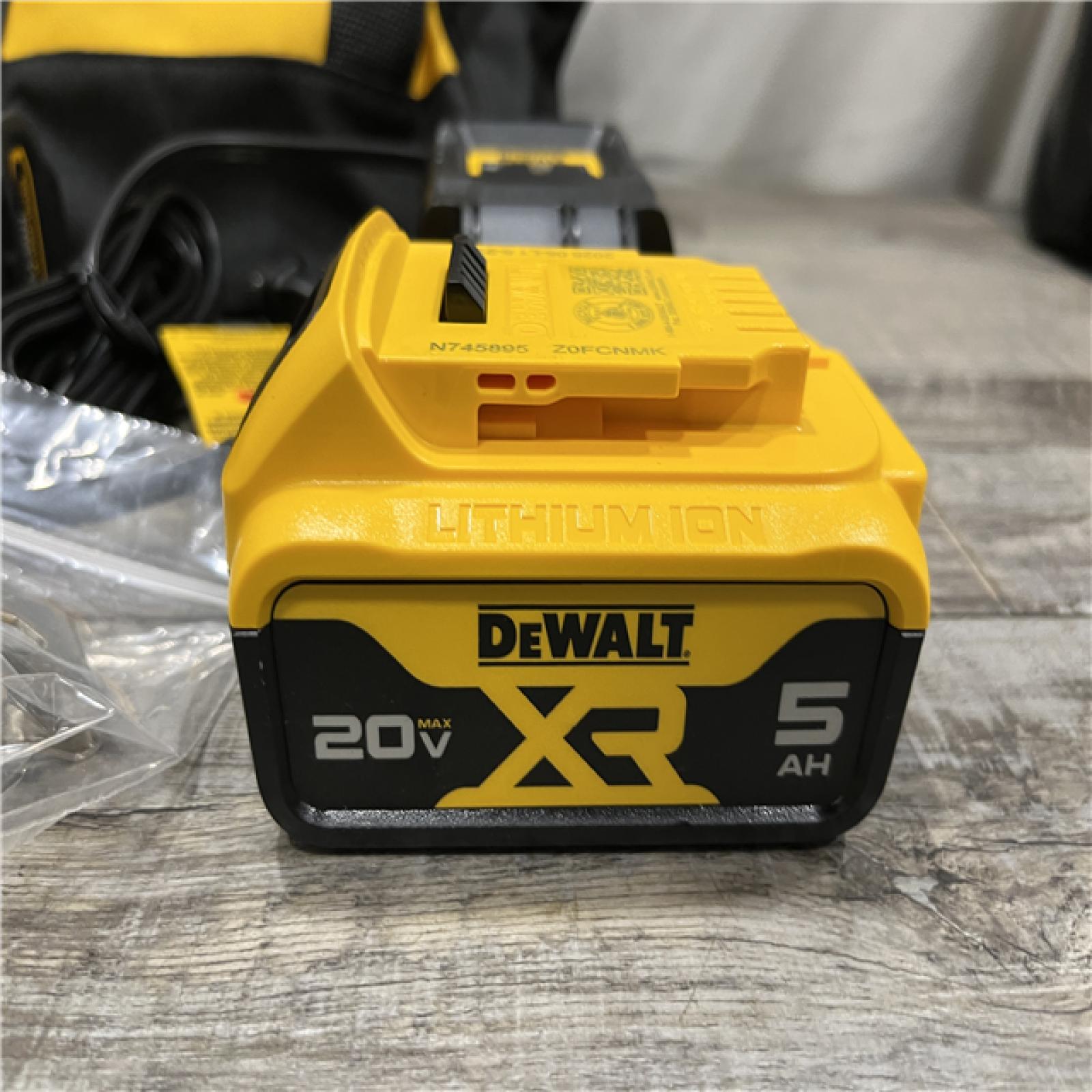 AS-IS DEWALT 20V MAX XR Brushless Cordless 1/2 Drill/Driver Kit