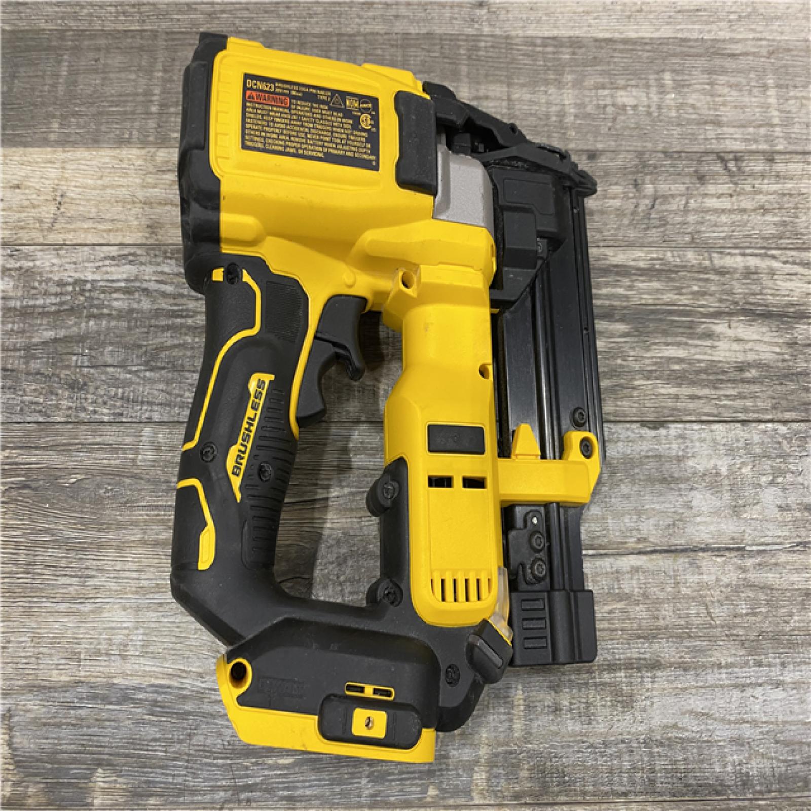 AS-IS DEWALT ATOMIC 20V MAX Lithium Ion Cordless 23 Gauge Pin Nailer Kit