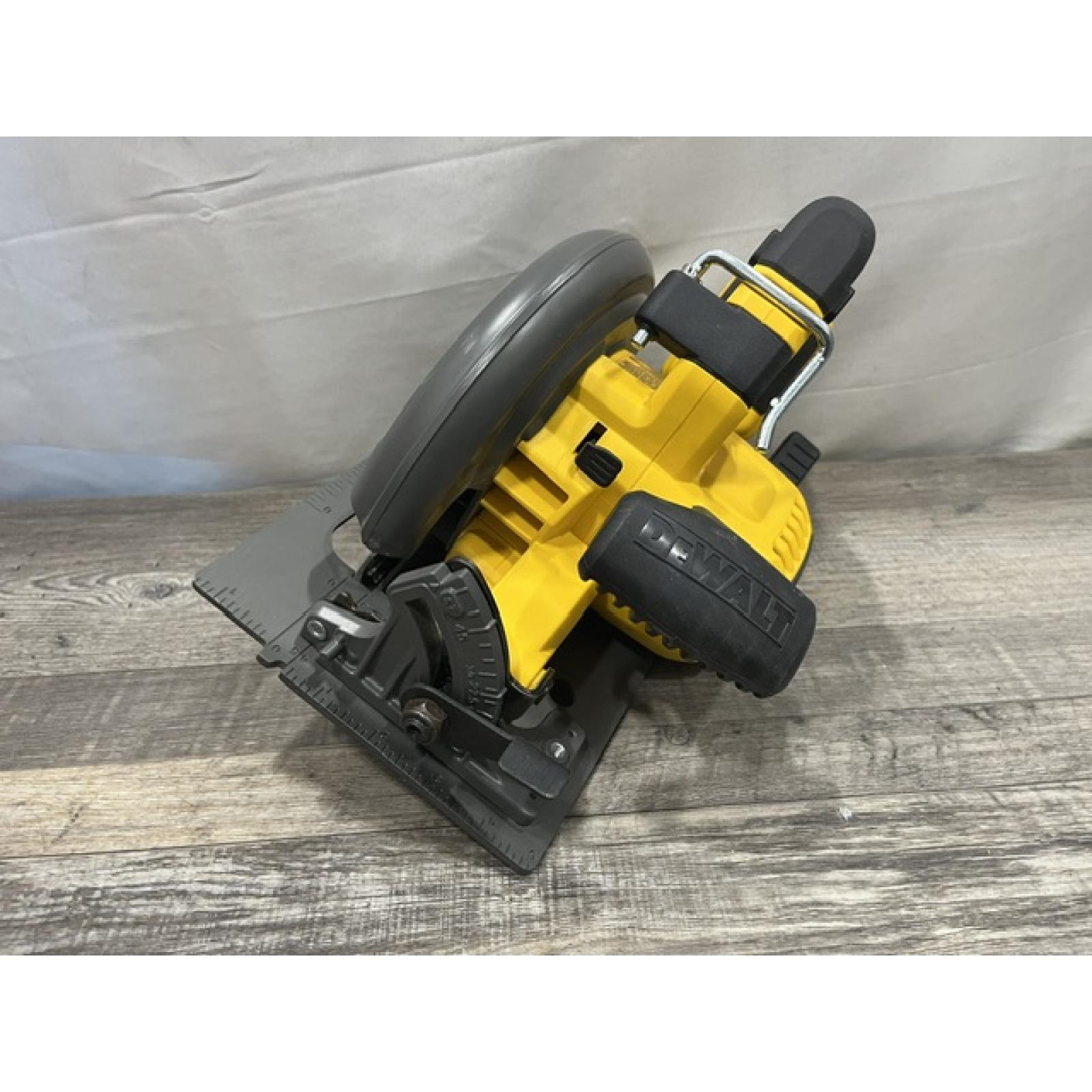 AS-IS DEWALT FLEXVOLT 60V MAX Cordless Brushless 7-1/4 in. Circular Saw with Brake (Tool Only)