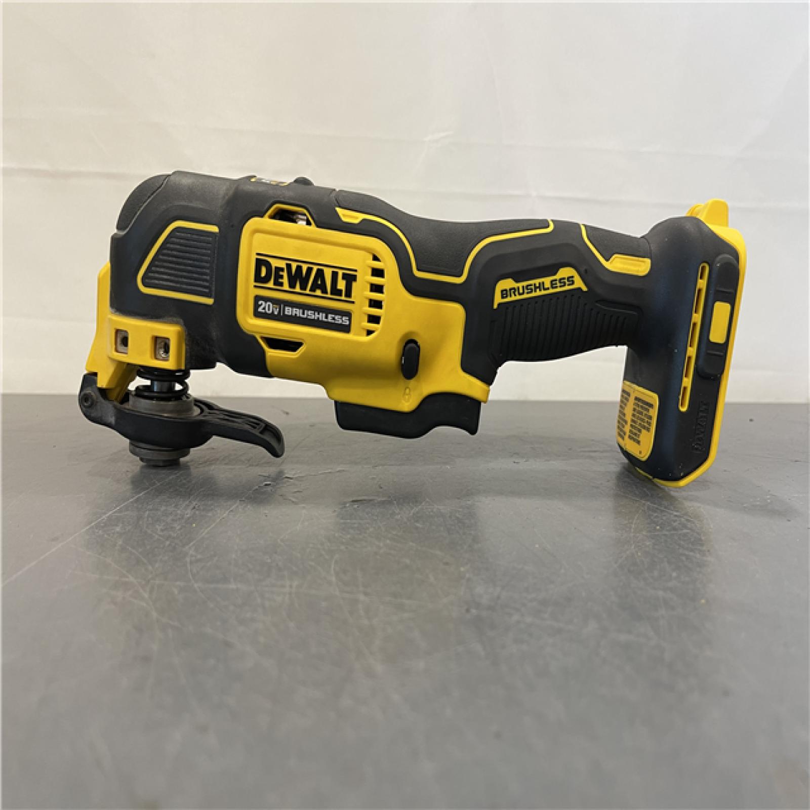 AS-IS - DEWALT ATOMIC 20V MAX Cordless Brushless Oscillating Multi Tool