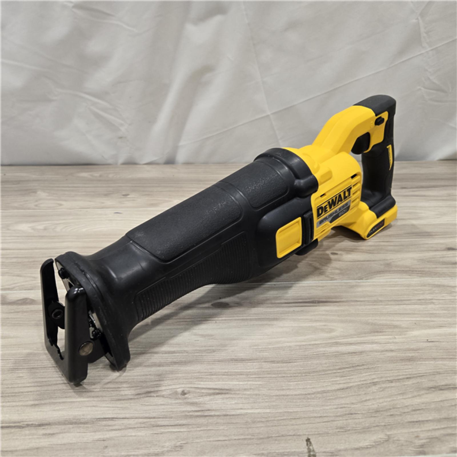 AS-IS FLEXVOLT 60V MAX Cordless Brushless Reciprocating Saw Kit
