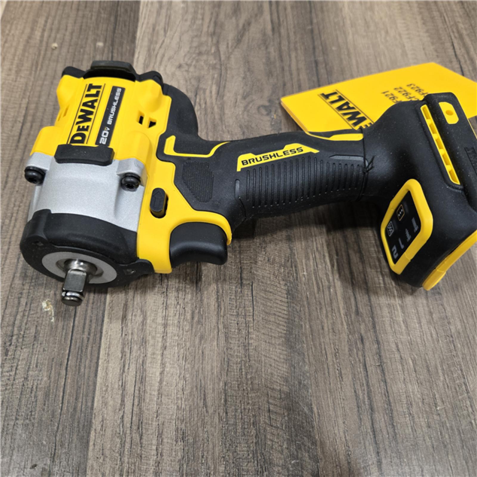GOOD  DEWALT 20V Atomic 3/8 Impact Wrench