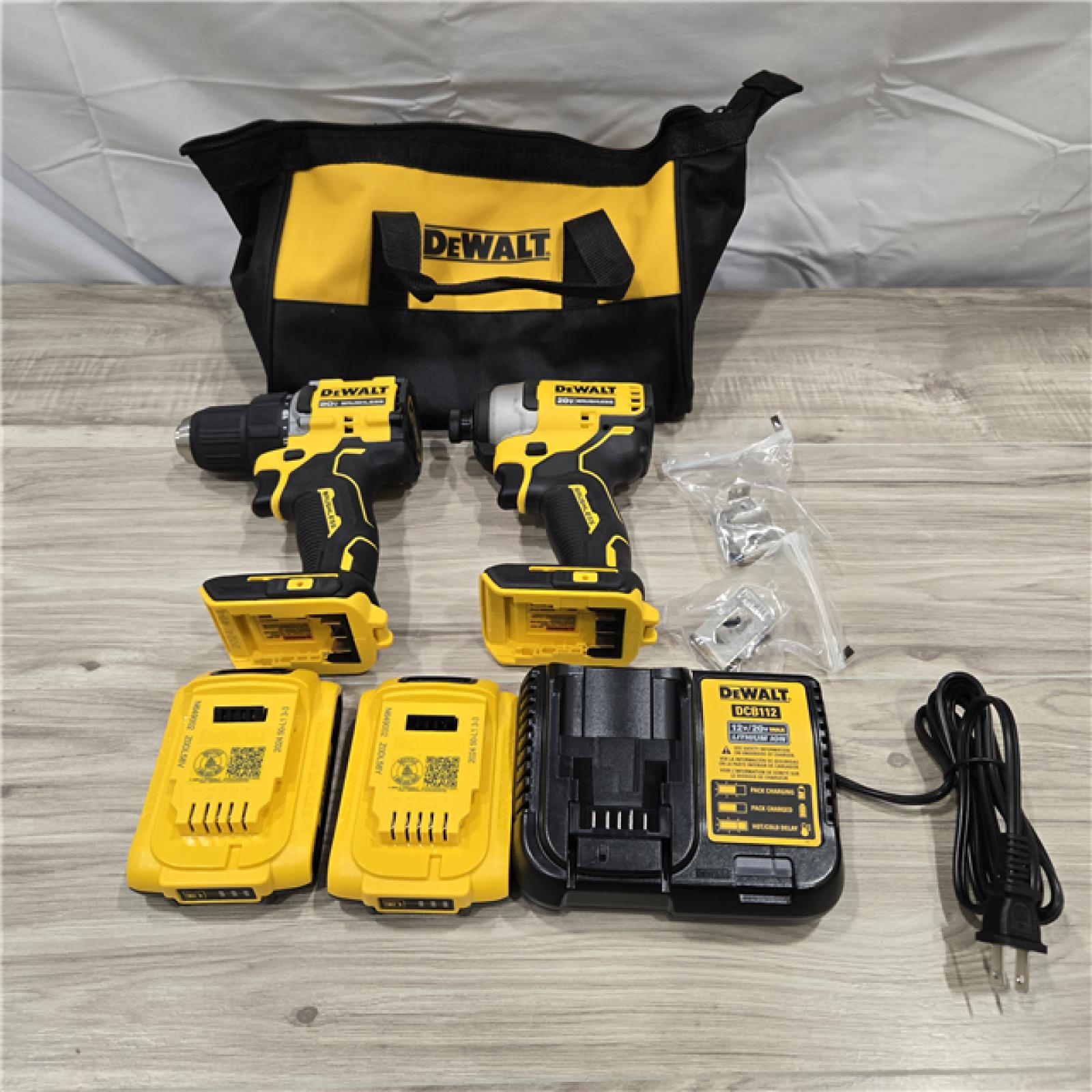 LIKE NEW! - Dewalt DCK225D2 20V MAX ATOMIC Compact Cordless Drill Driver and Impact Driver Combo Kit