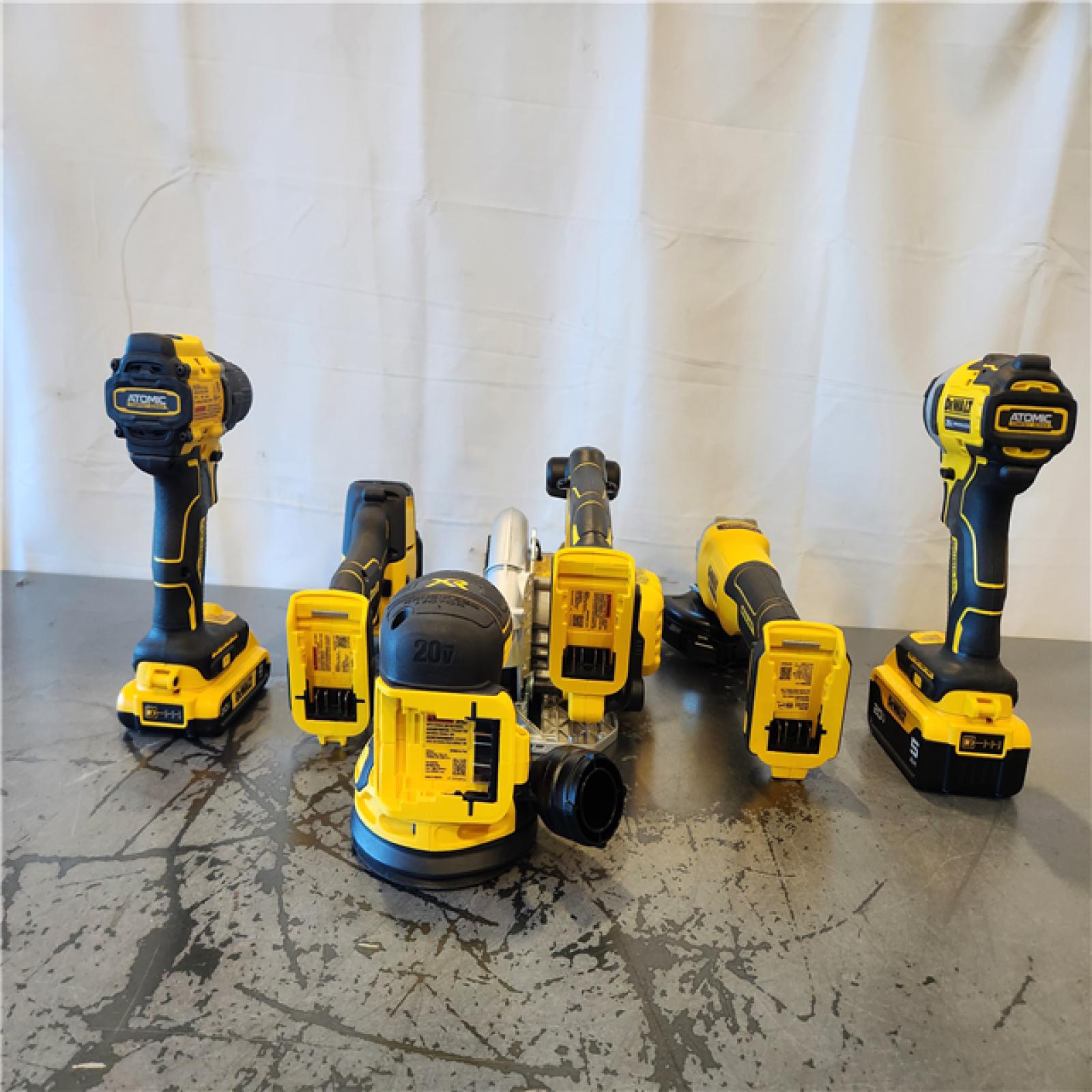 AS-IS- Dewalt 20-Volt MAX ToughSystem Lithium-Ion 6-Tool Cordless Combo Kit