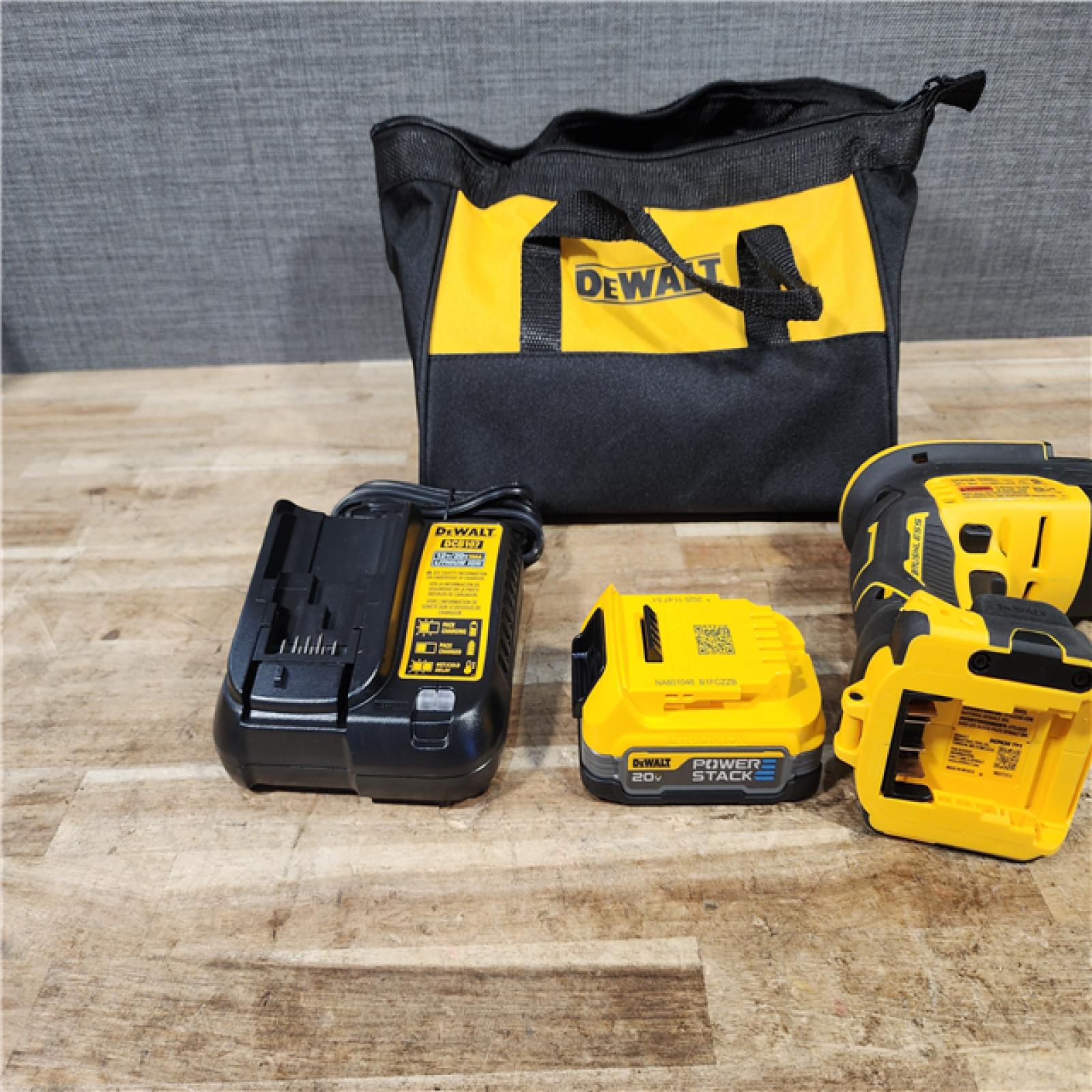 HOUSTON LOCATION - AS - IS DEWALT 20V MAX Cordless Brushless Screw Gun Kit
