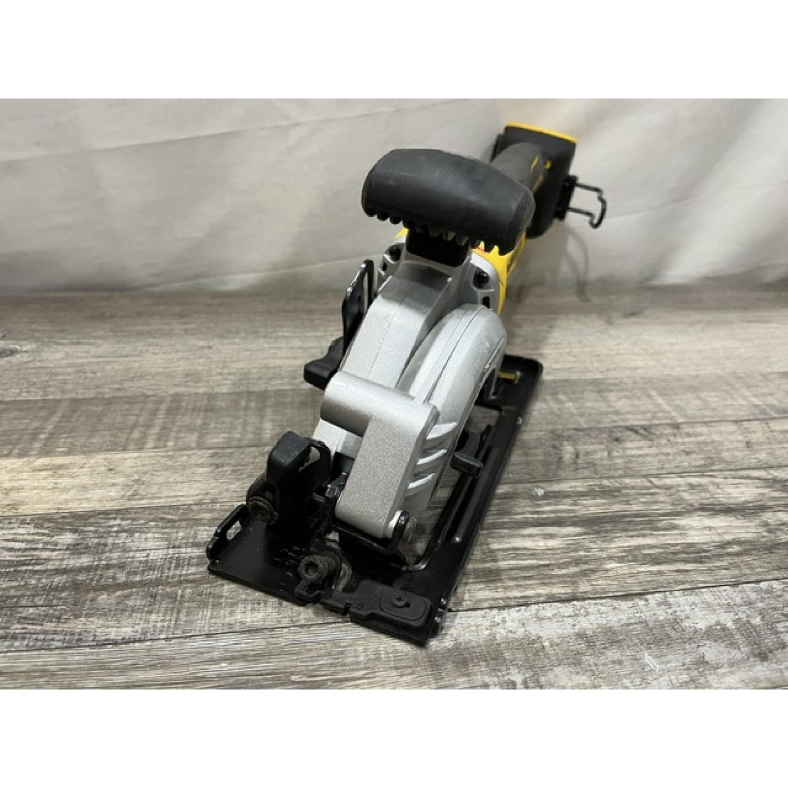 AS-IS DEWALT ATOMIC 20V MAX Cordless Brushless 4-1/2 in. Circular Saw (Tool Only)