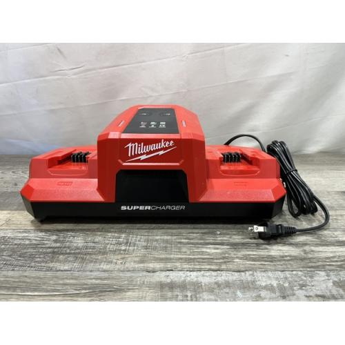 AS-IS Milwaukee 18V Dual Bay Simultaneous Super Charger (Tool-Only)