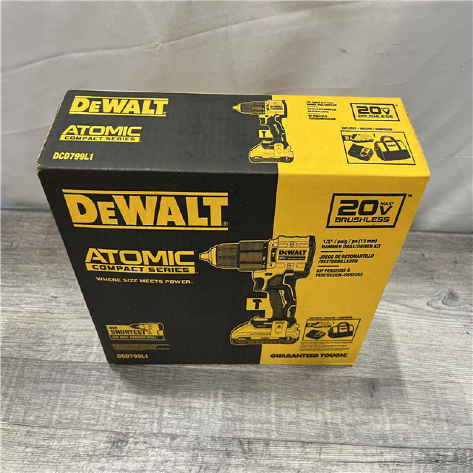NEW - DEWALT ATOMIC 20-Volt Lithium-Ion Cordless 1/2 in. Compact Hammer Drill Kit