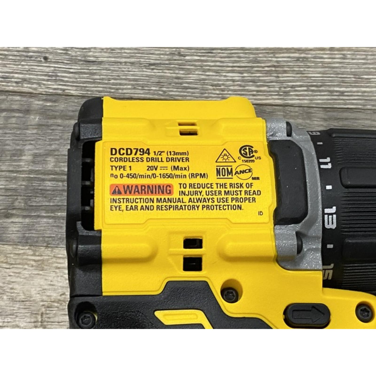 AS-IS DEWALT ATOMIC 20-Volt MAX Lithium-Ion Cordless Combo Kit