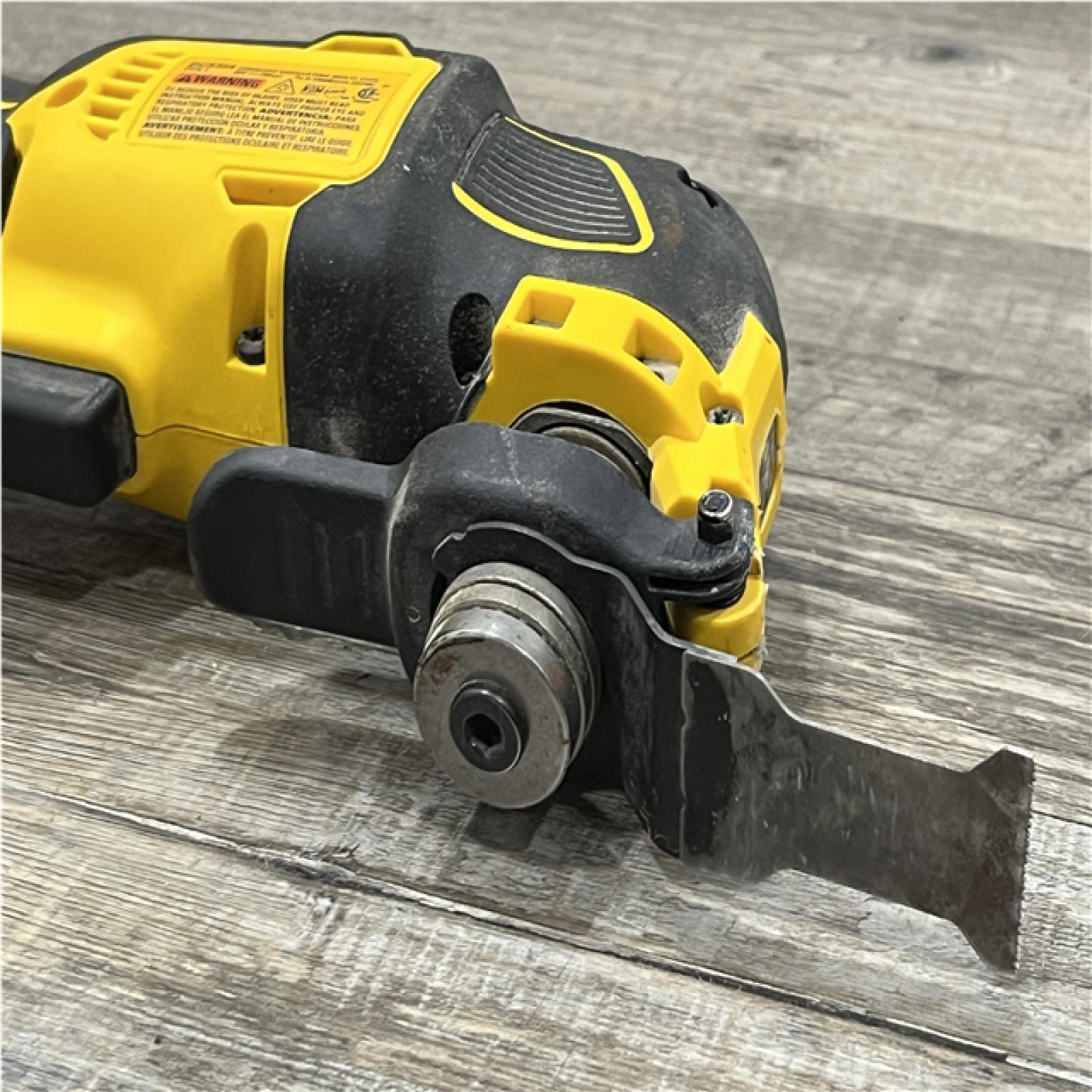 AS-IS DEWALT ATOMIC 20V MAX Lithium-Ion Cordless Brushless Oscillating Tool Kit