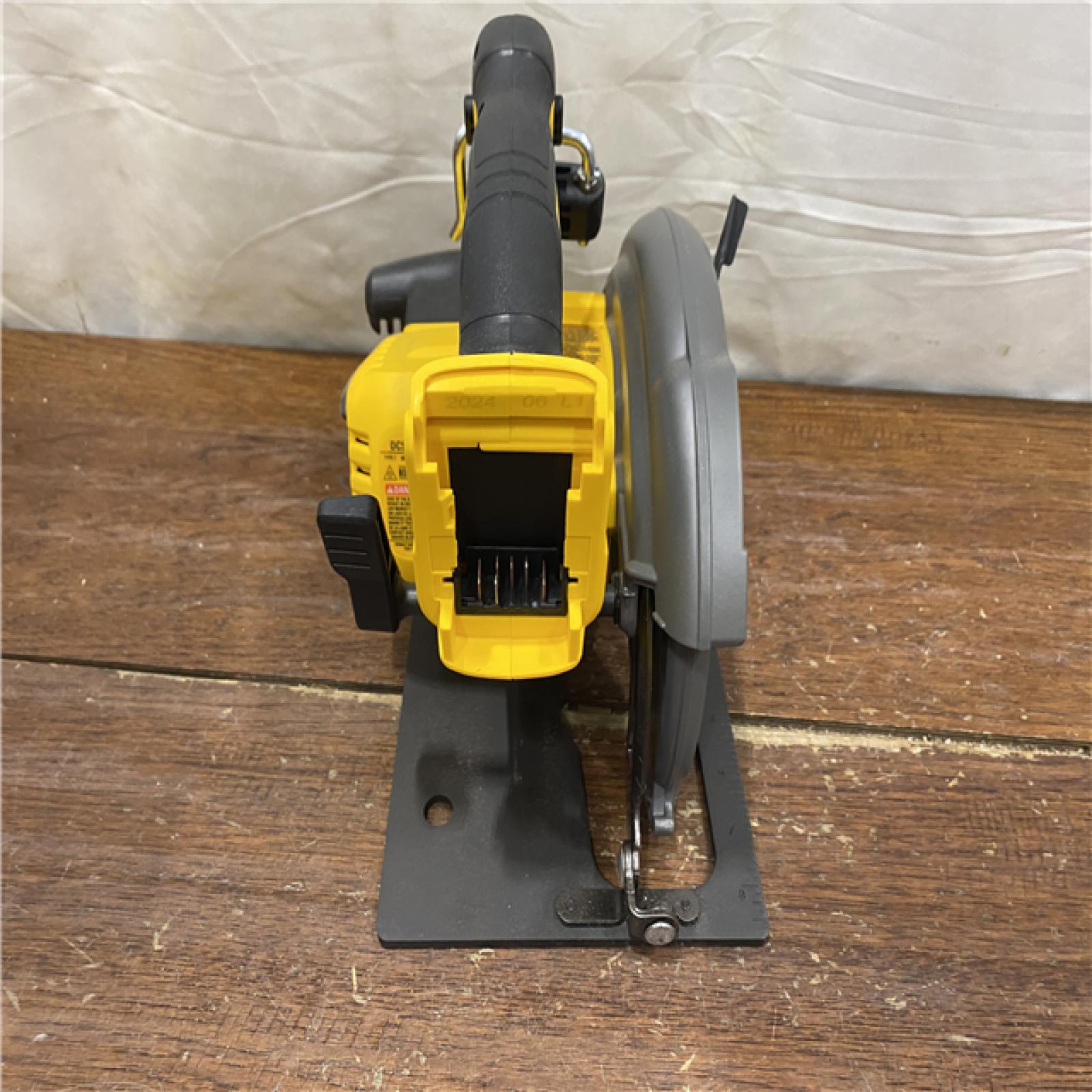 AS-IS DeWALT Flexvolt Max 7-1/4  60V Brushless Circular Saw DCS578B