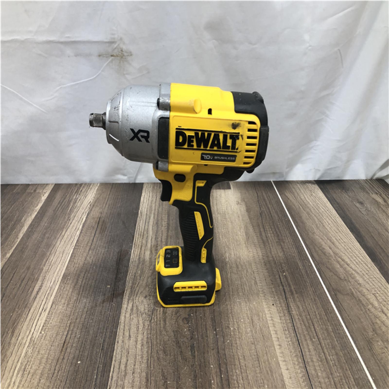 AS-IS DEWALT 20V MAX Lithium-Ion Cordless 1/2 in. Impact Wrench Kit