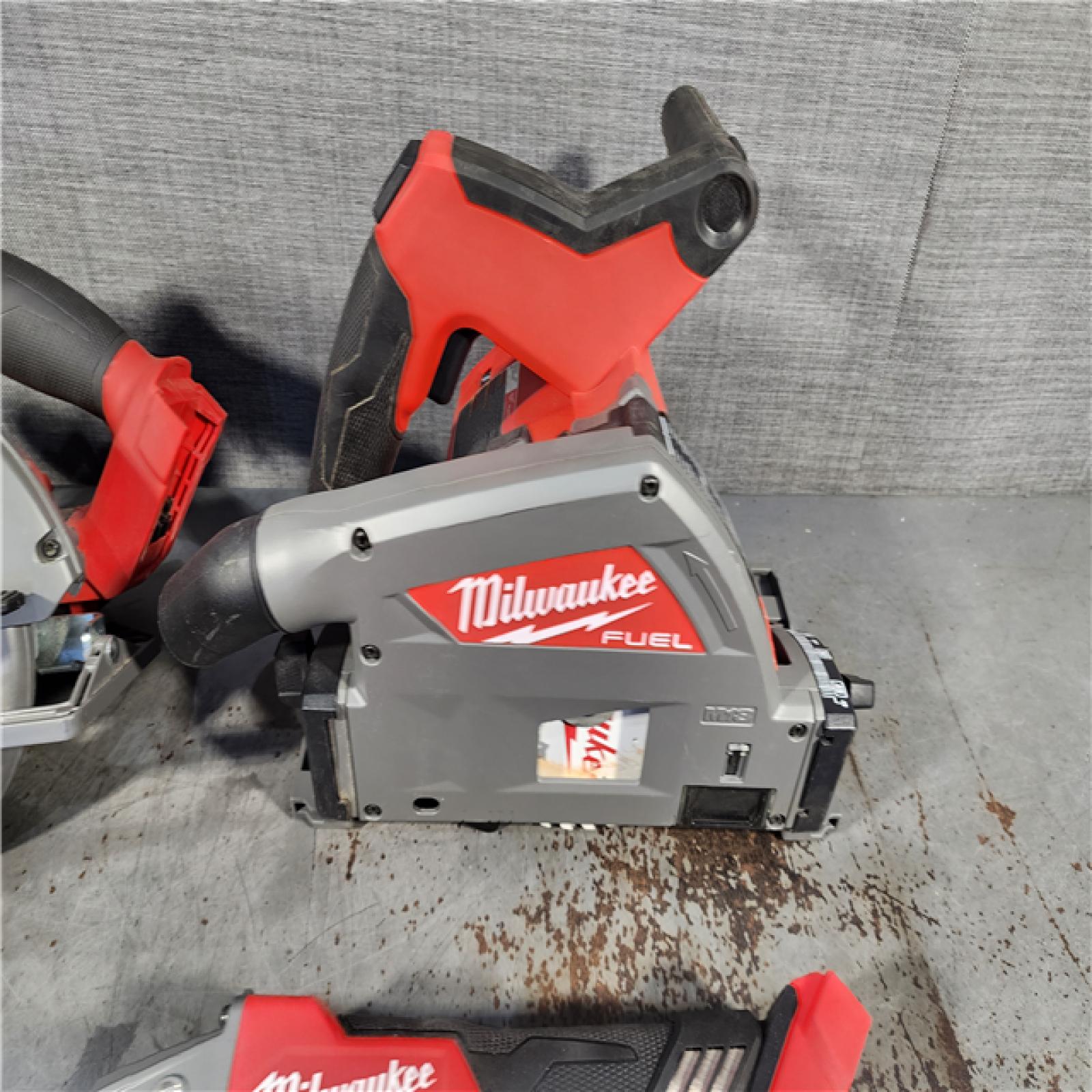 HOUSTON LOCATION - AS-IS MILWAUKEE 3 TOOL COMBO KIT W/ (2) BATTERY & CHARGER