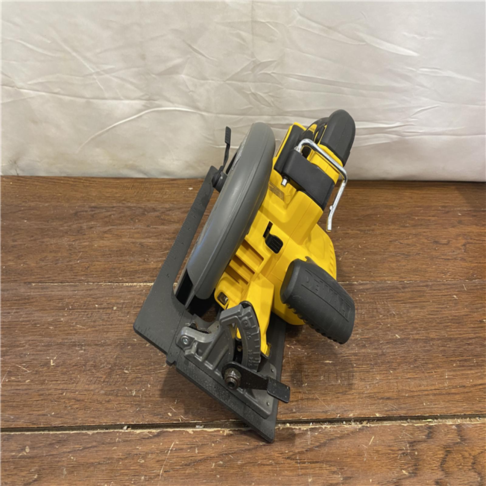 AS-IS DeWALT Flexvolt Max 7-1/4  60V Brushless Circular Saw DCS578B