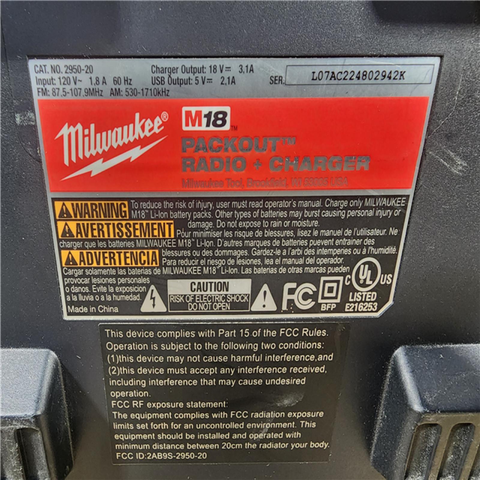 HOUSTON LOCATION - AS-IS Milwaukee 2950-20 18V M18 PACKOUT Lithium-Ion Cordless Radio + Charger (Tool Only)