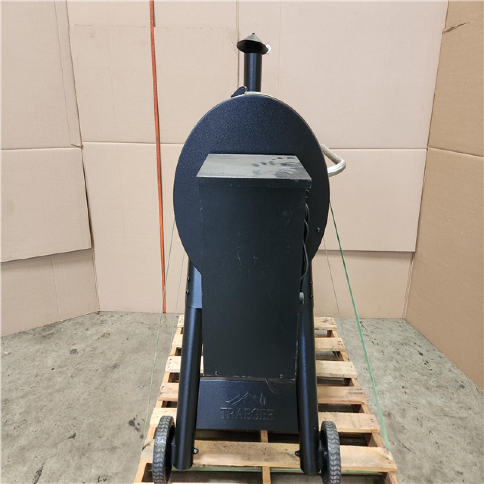 Phoenix AS-IS Traeger Pro Series 22-Pellet Grill and Smoker in Bronze