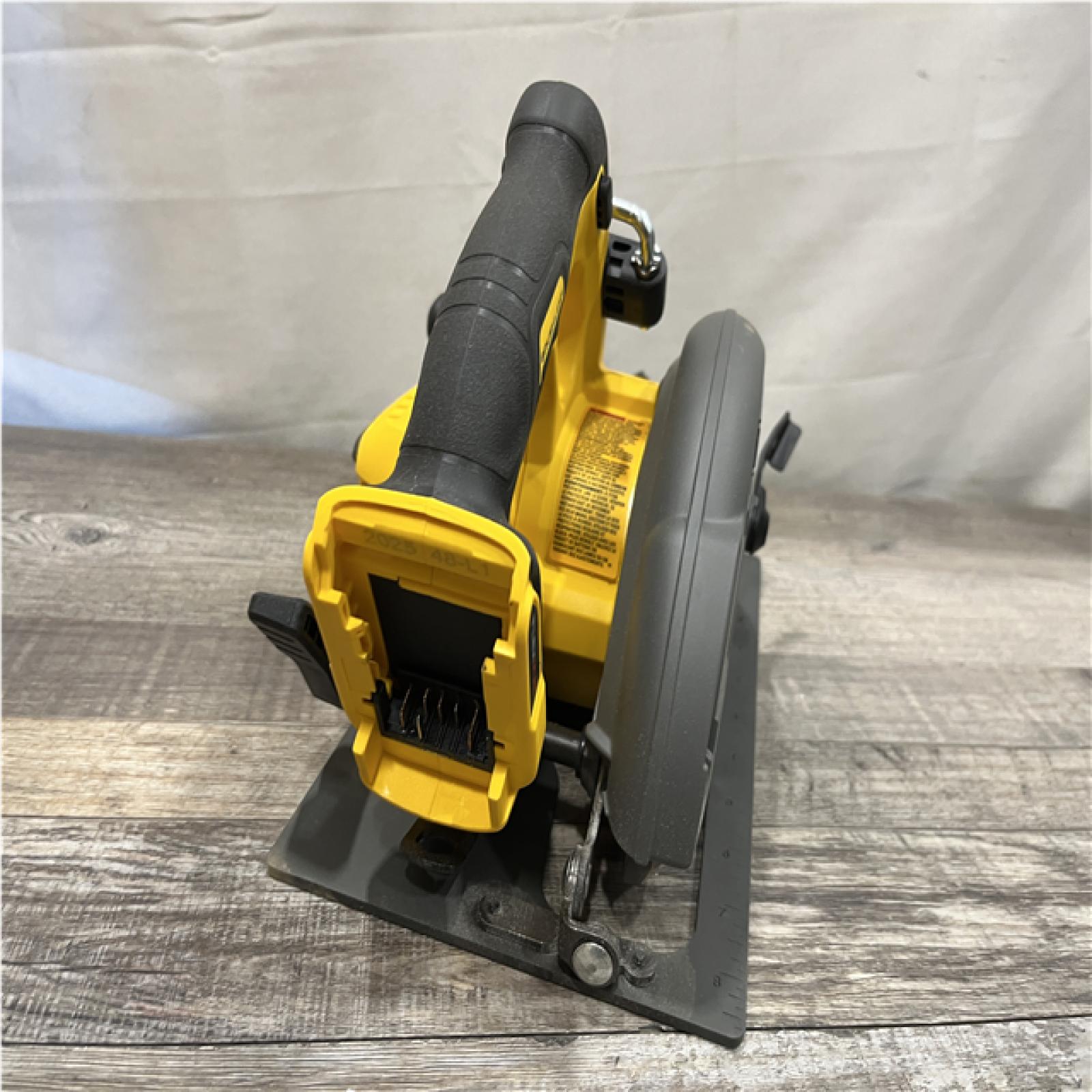 AS-IS DEWALT FLEXVOLT 60V MAX Cordless Brushless 7-1/4 in. Circular Saw with Brake (Tool Only)