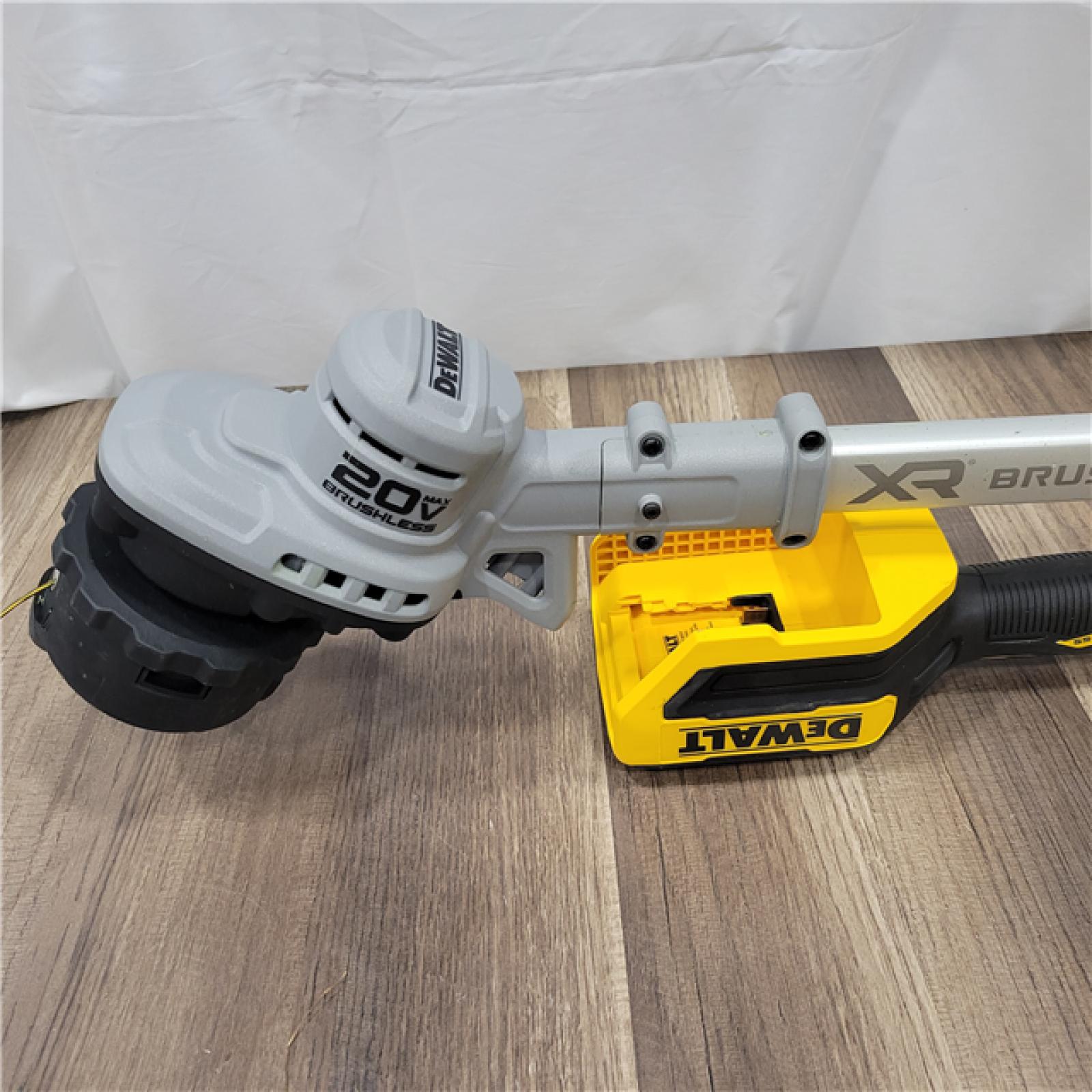 AS-IS DEWALT 20V MAX Cordless Battery Powered String Trimmer & Blower Combo Kit with (1) 4 Ah Battery & Charger