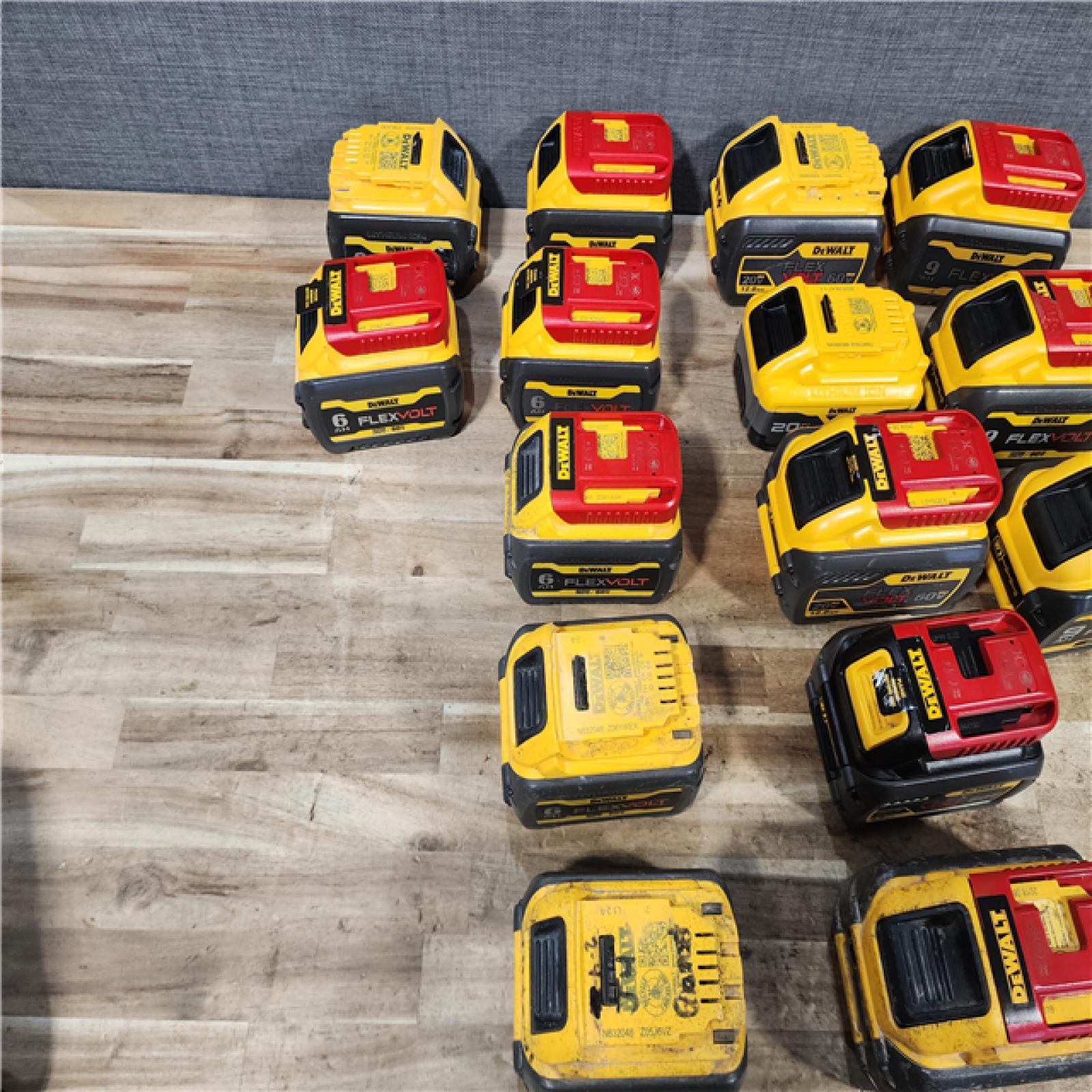 HOUSTON LOCATION - AS - IS DEWALT BATTERY PACK QTY - 15