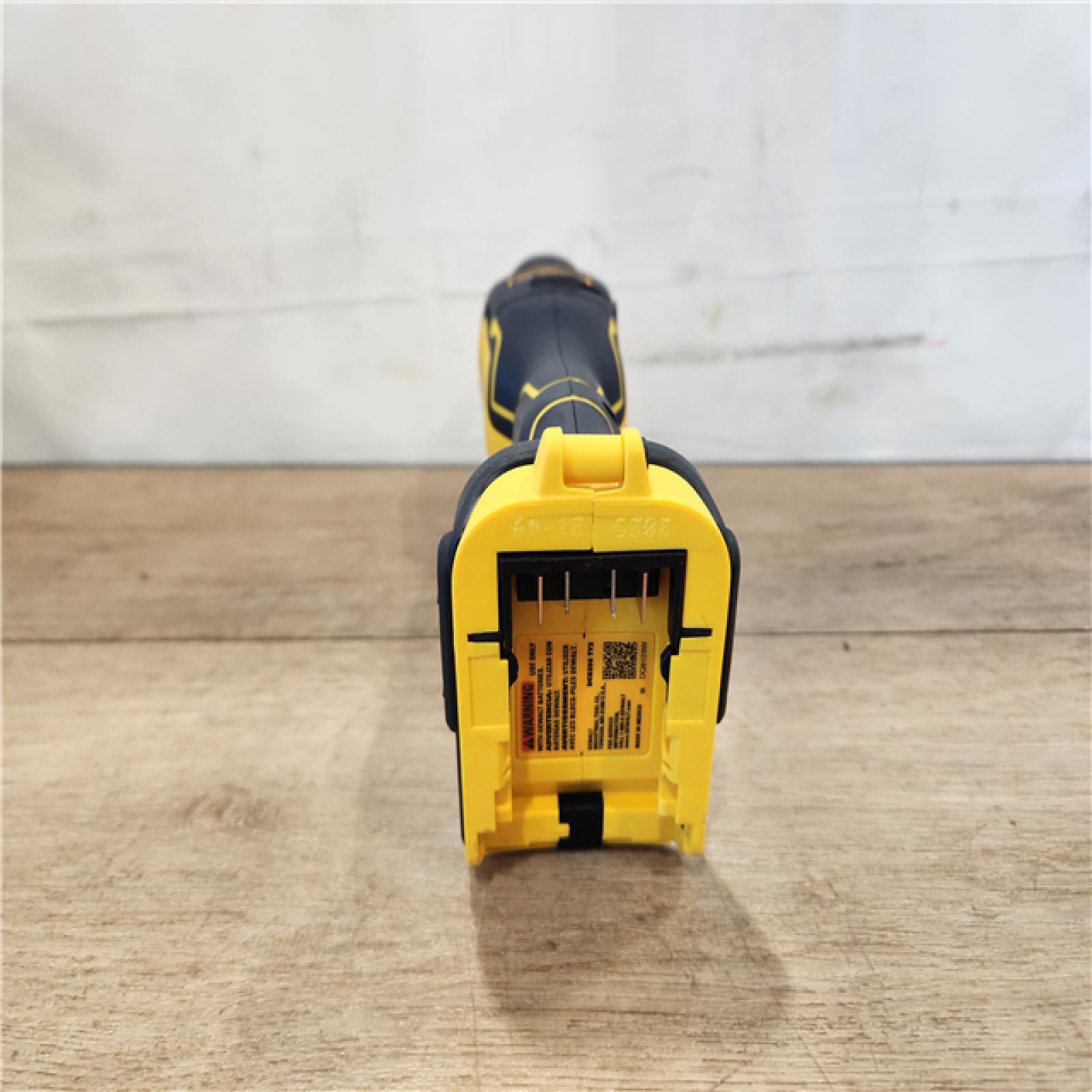 AS-IS- DEWALT 20V MAX XR Cordless Brushless 3-Speed Oscillating Multi Tool Kit