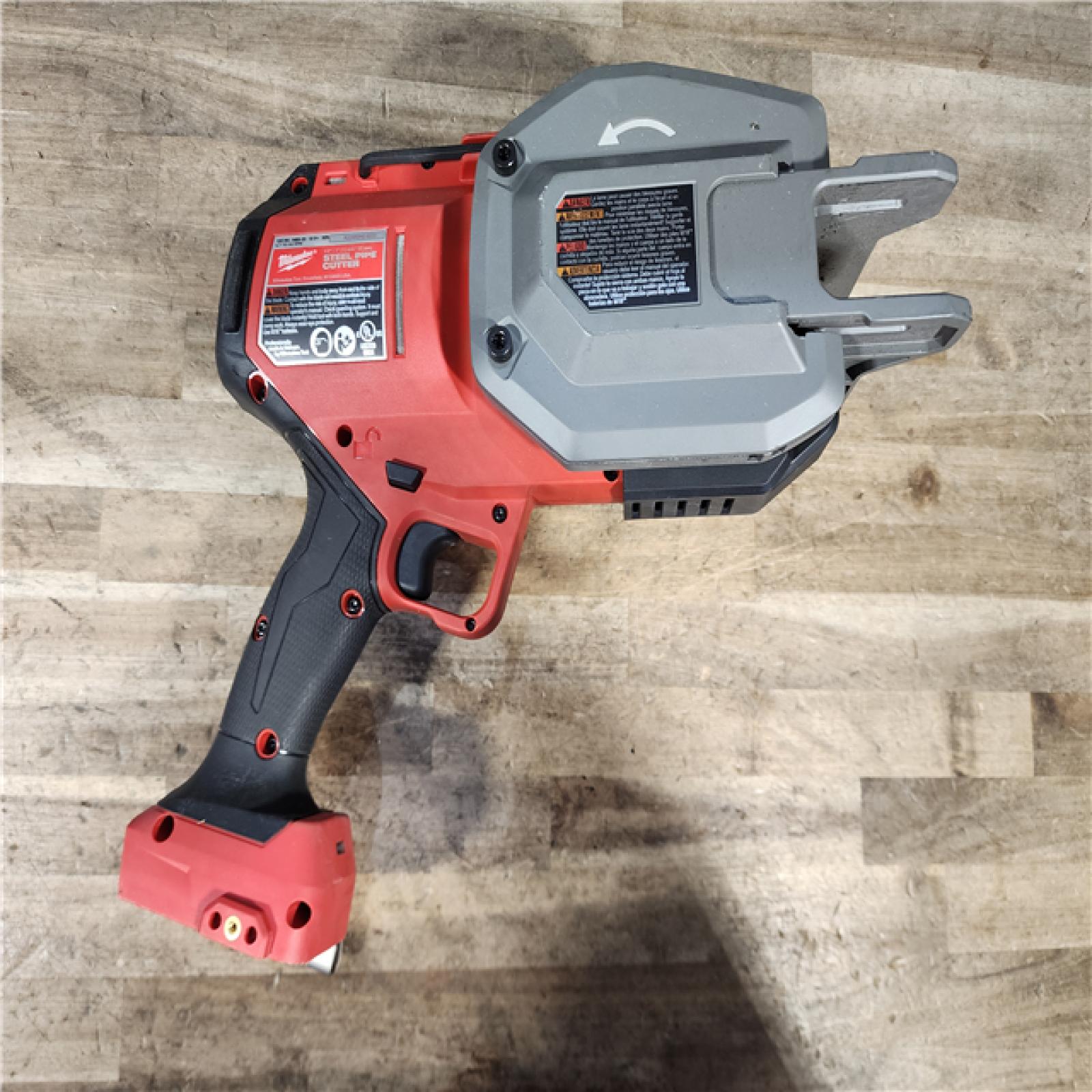 HOUSTON LOCATION - AS-IS MILWAUKEE 1/2 - 1 STEEL PIPE CUTTER