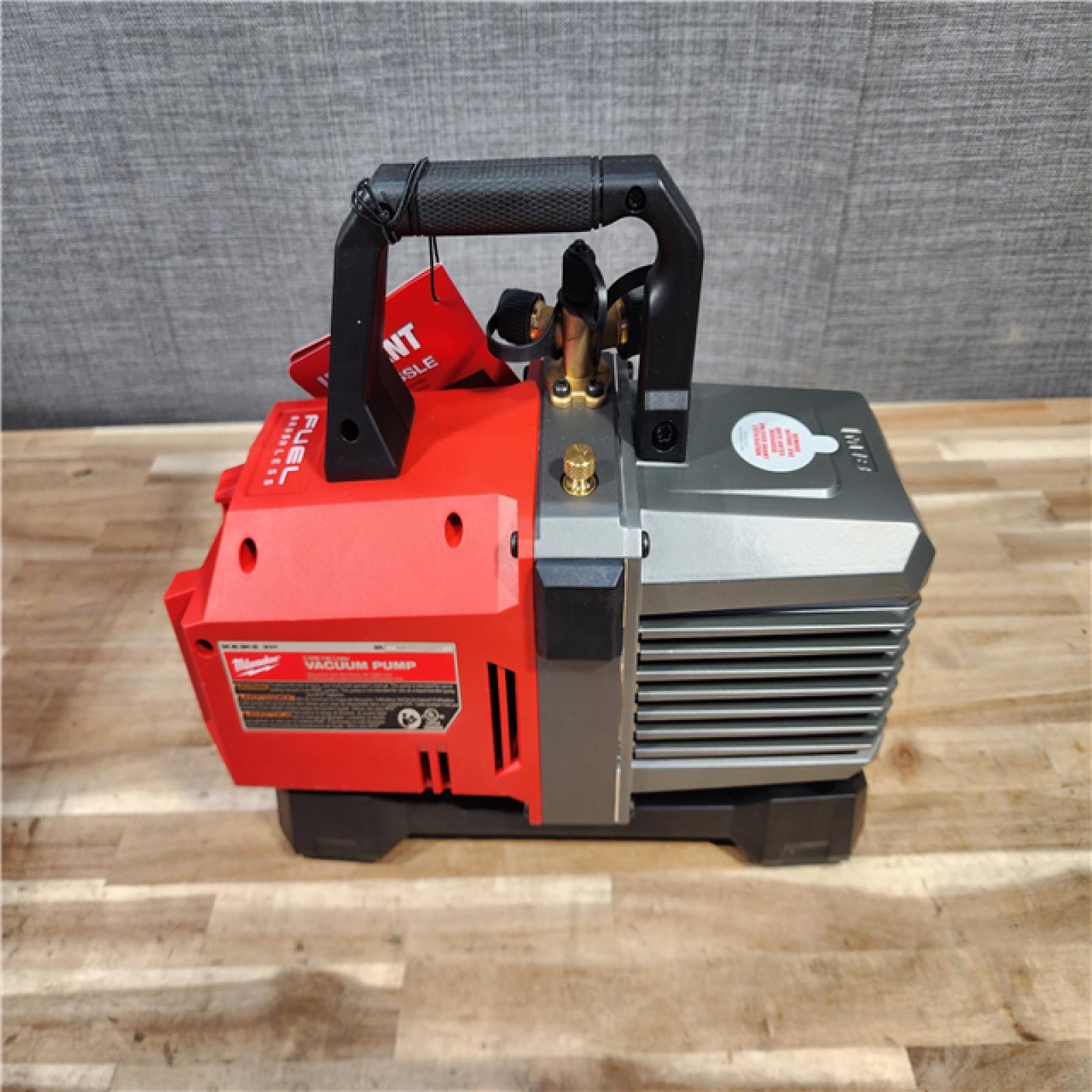 HOUSTON LOCATION - AS-IS M18 18V Lithium-Ion Cordless 5 CFM Vacuum Pump (TOOL ONLY)