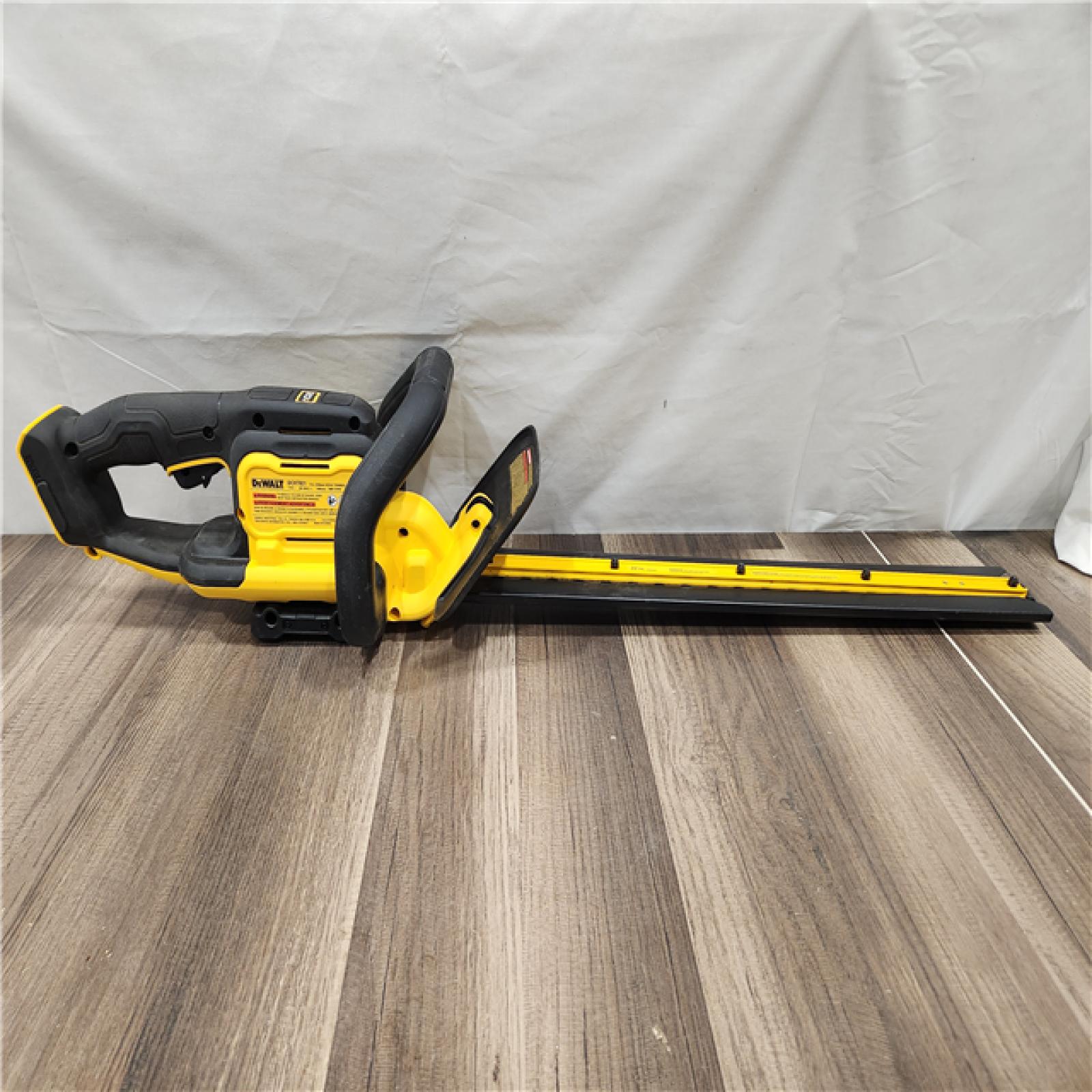 AS-IS- DeWalt 22 in. 20V Cordless Hedge Trimmer (Tool-Only)