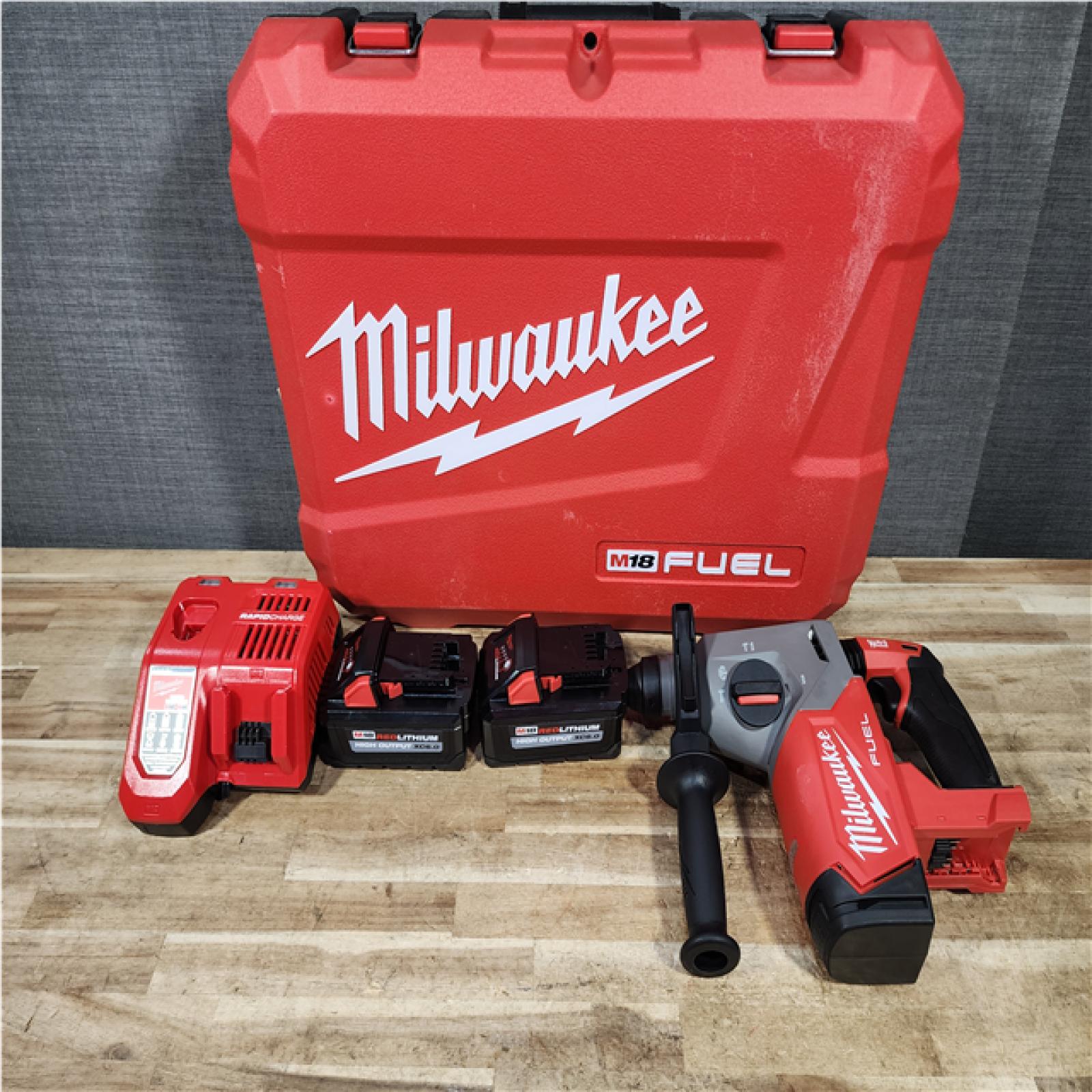 HOUSTON LOCATION - AS - IS Milwaukee FUEL 18V Lithium-Ion Brushless 1 in. Cordless SDS-Plus Rotary Hammer Kit