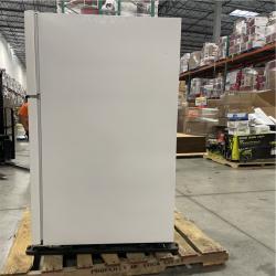 DALLAS LOCATION- AS-IS WHIRLPOOL 18 CU FT TOP FREEZER AND REFRIGERATOR WHITE