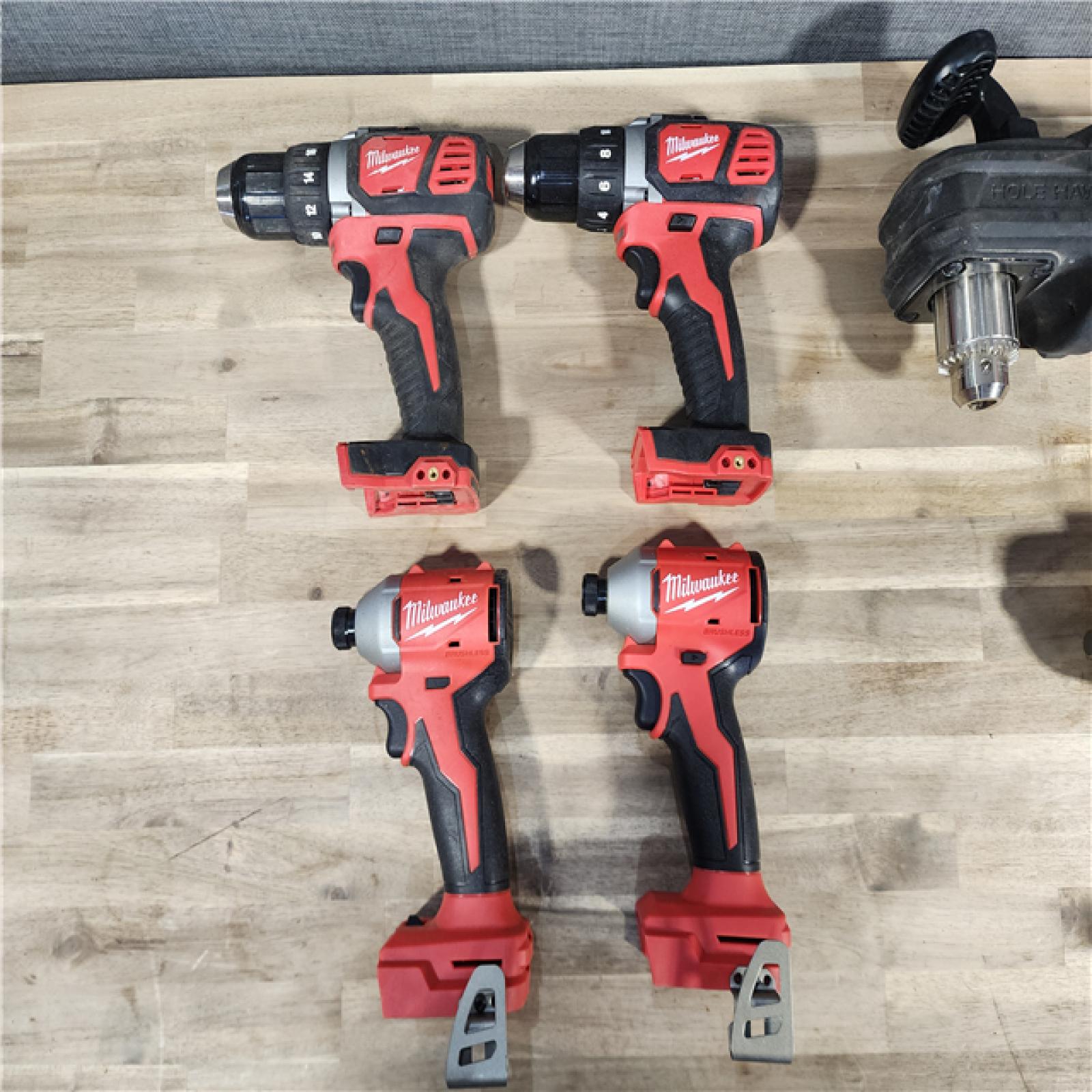HOUSTON LOCATION - AS-IS MILWAUKEE 6 TOOL COMBO