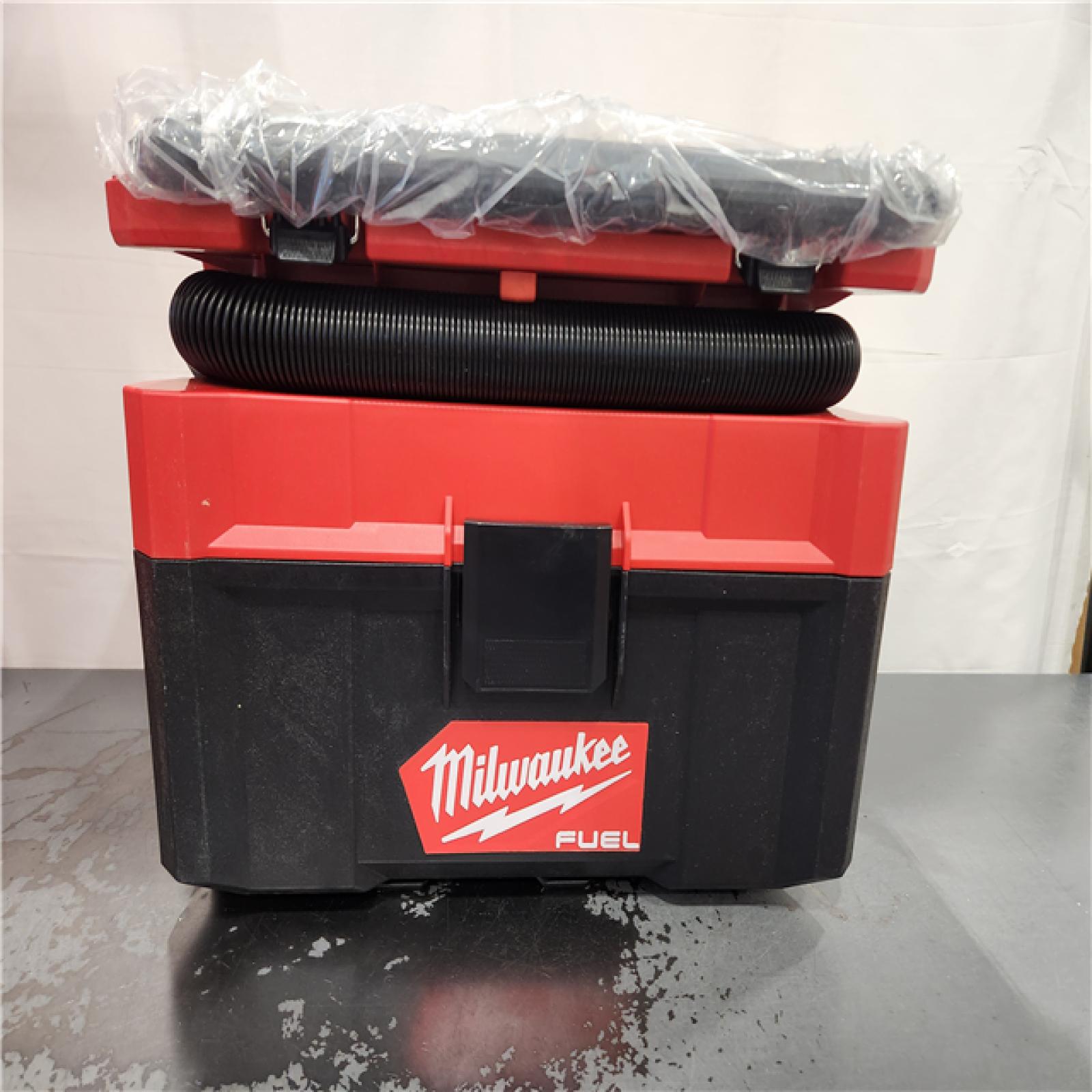 AS-IS- M18 FUEL PACKOUT 18-Volt Lithium-Ion Cordless 2.5 Gal. Wet/Dry Vacuum (Vacuum-Only)