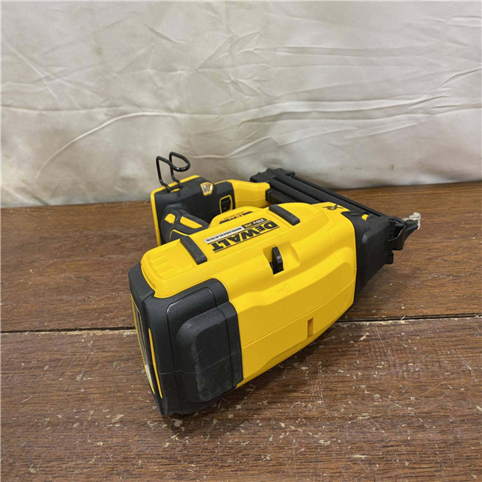 AS-IS DEWALT 20V MAX XR 18 Gauge Brad Nailer Kit