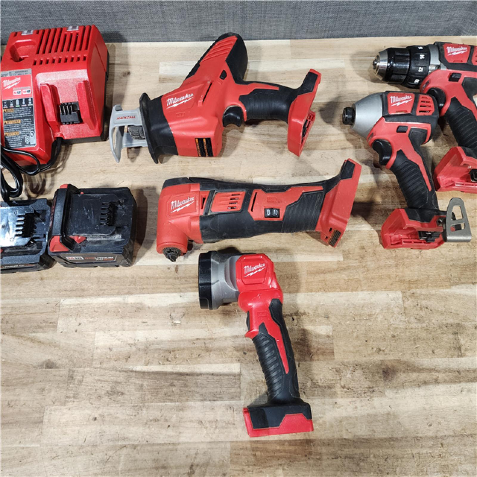 HOUSTON LOCATION - AS-IS Milwaukee 5 Tool Combo Kit W/ (2) Battery & Charger