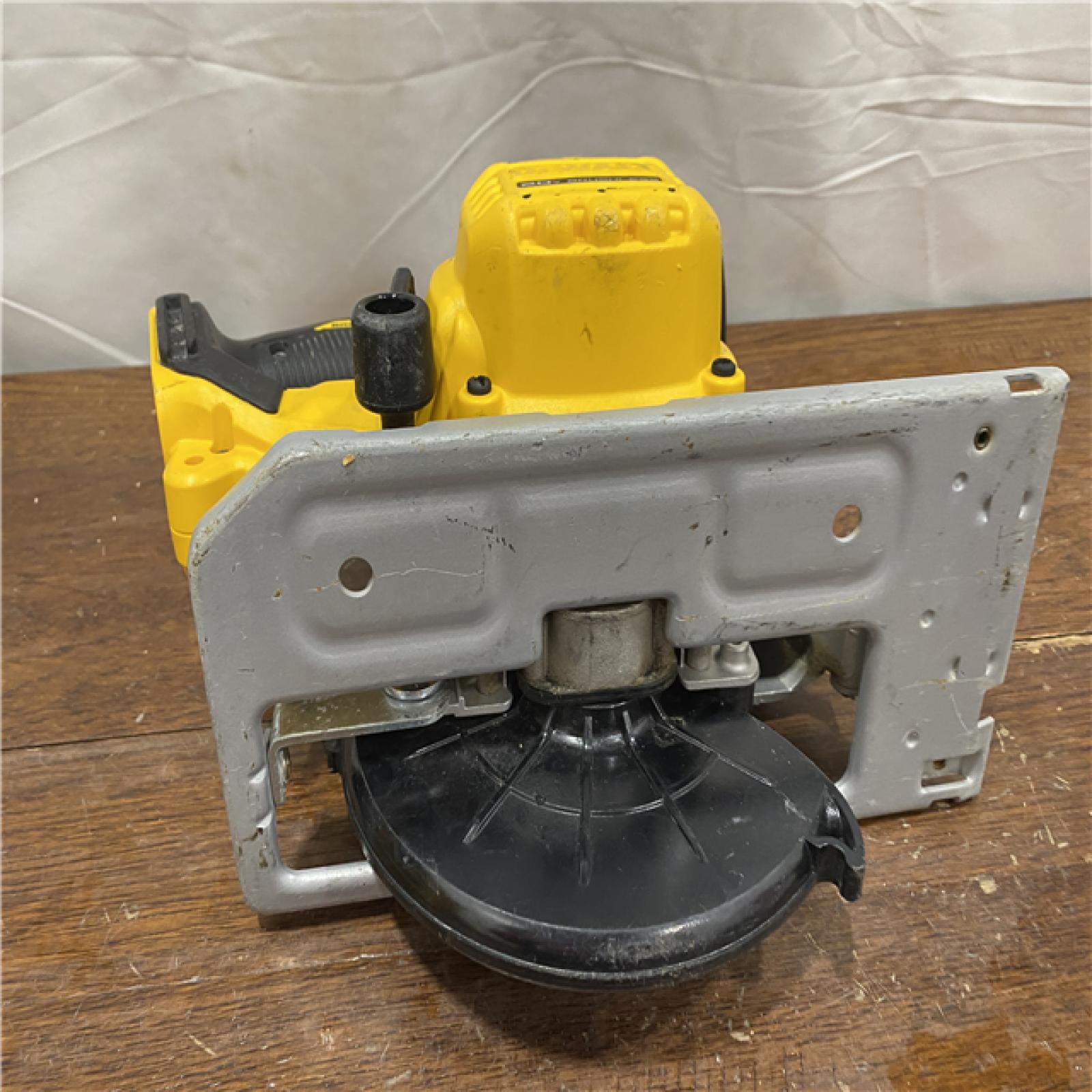 AS-IS DEWALT 20-Volt MAX 7-1/4 in. Cordless Circular Saw (Tool Only)