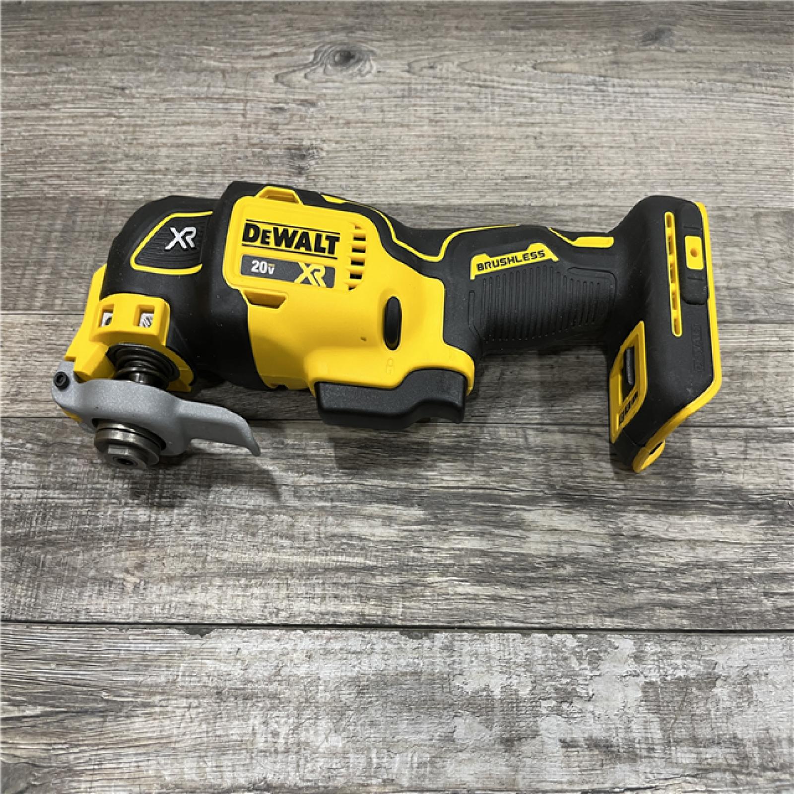 AS-IS DEWALT 20V MAX XR Cordless Brushless 3-Speed Oscillating Multi Tool Kit