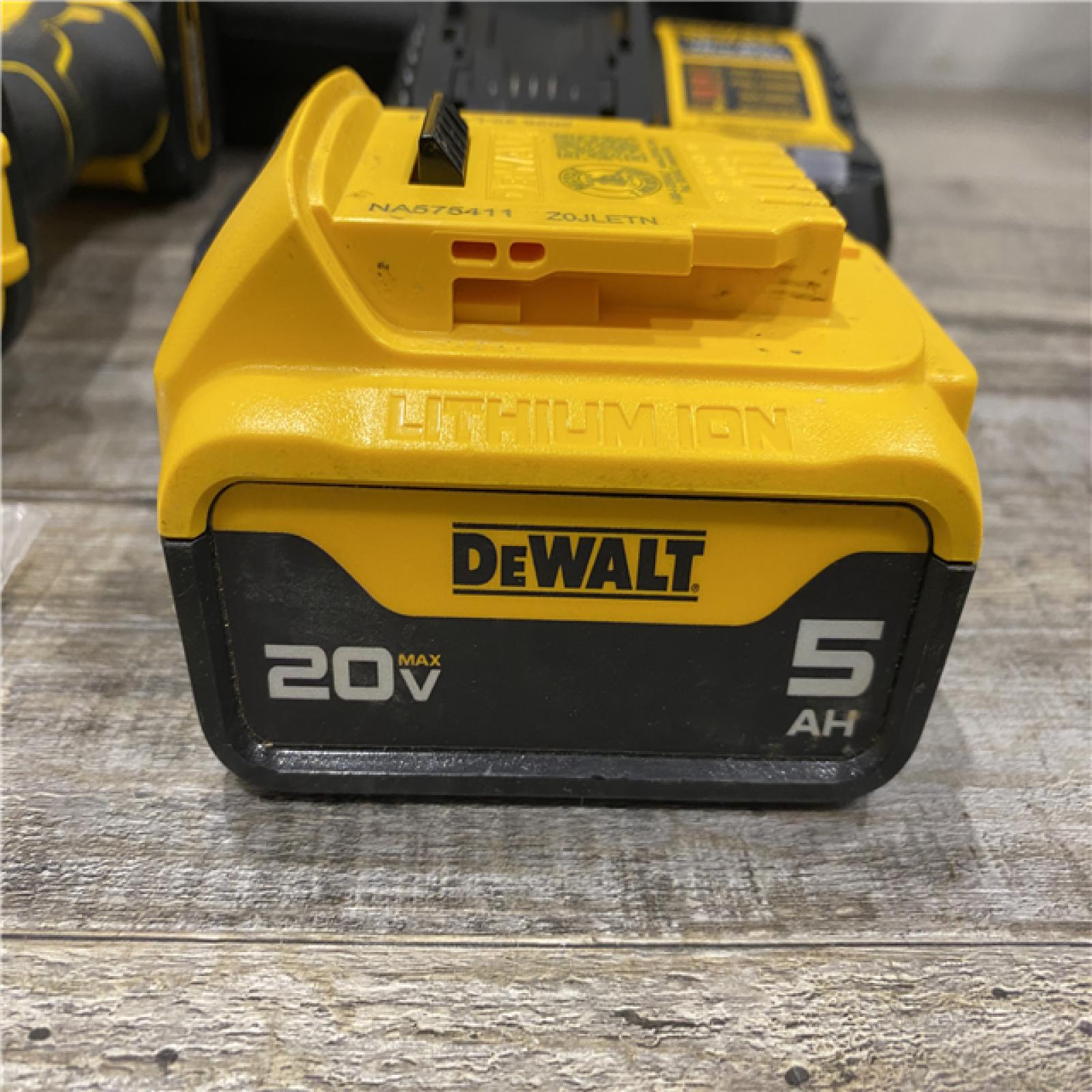 AS-IS DEWALT ATOMIC 20V MAX Lithium-Ion Cordless 1/4 in. Brushless Impact Driver Kit