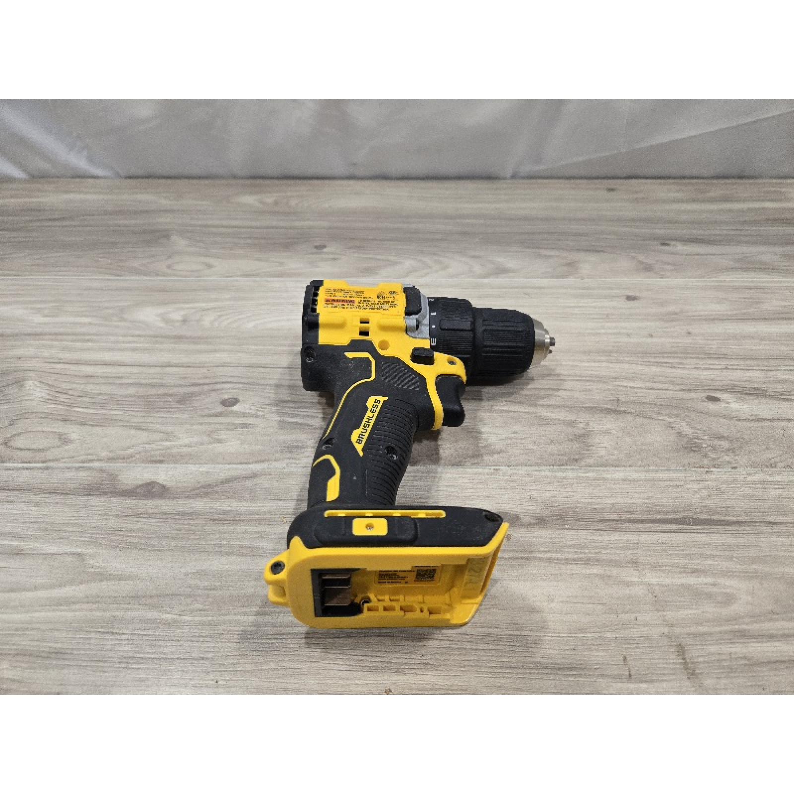 AS-IS DEWALT ATOMIC COMPACT SERIES 20V MAX* Cordless 1/2 Drill/Driver Kit