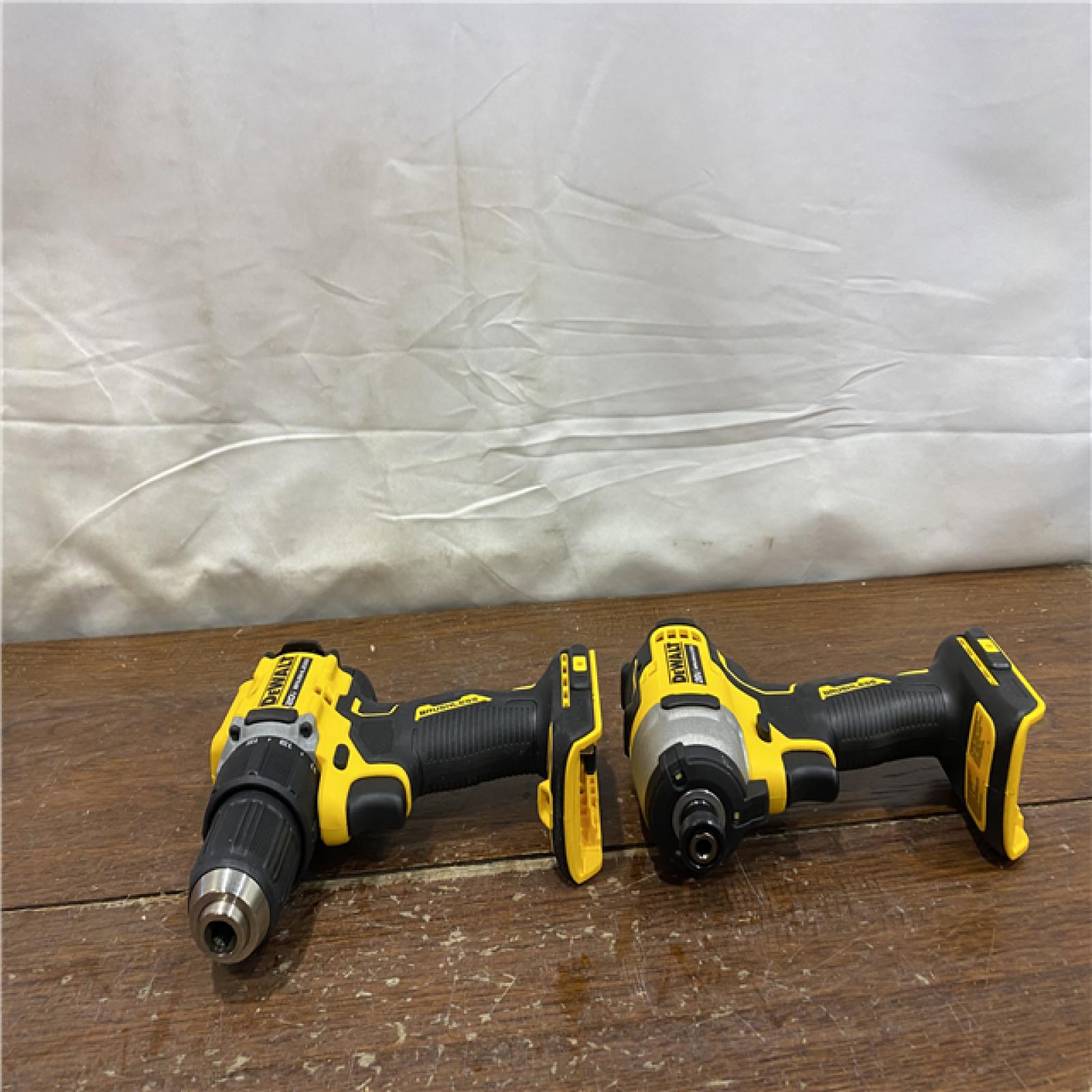 AS-IS DEWALT ATOMIC 20-Volt MAX Lithium-Ion Cordless Combo Kit (2-Tool) with (2) 2.0Ah Batteries, Charger and Bag
