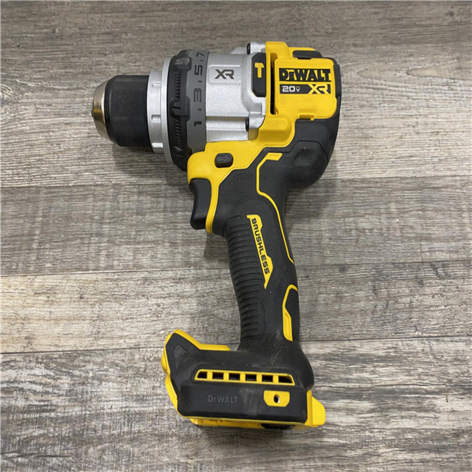 AS-IS DEWALT Atomic 20V Max Lithium-Ion Brushless Cordless Compact 1/4 in. Impact Driver Kit