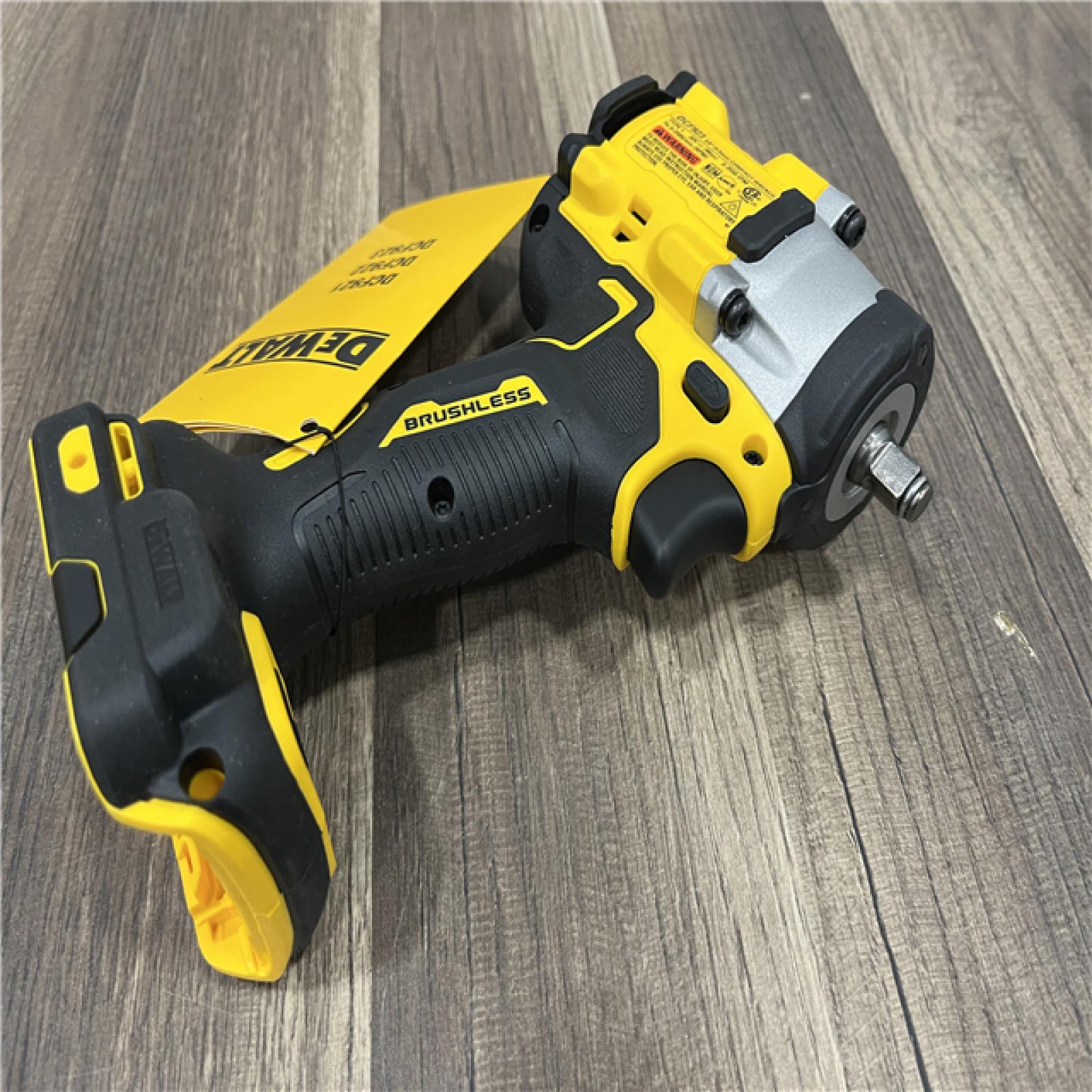 GOOD DEWALT 20V Atomic 3/8 Impact Wrench