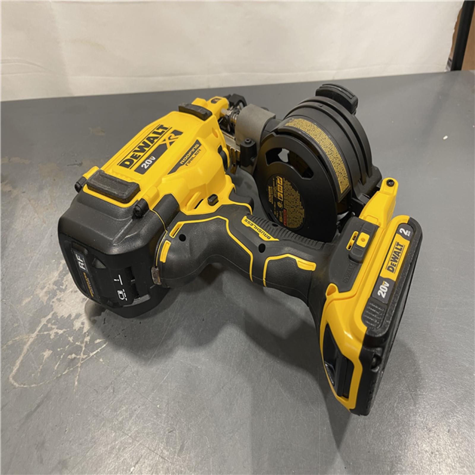 AS-IS - DEWALT 20V MAX Lithium-Ion 15-Degree Electric Cordless Roofing Nailer Kit
