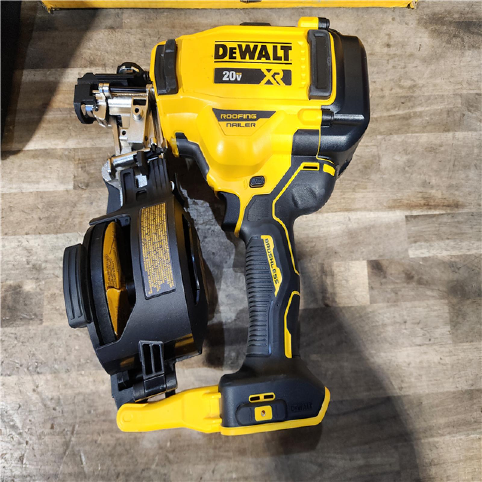 HOUSTON LOCATION - AS-IS DEWALT Roofing Nailer Cordless Kit