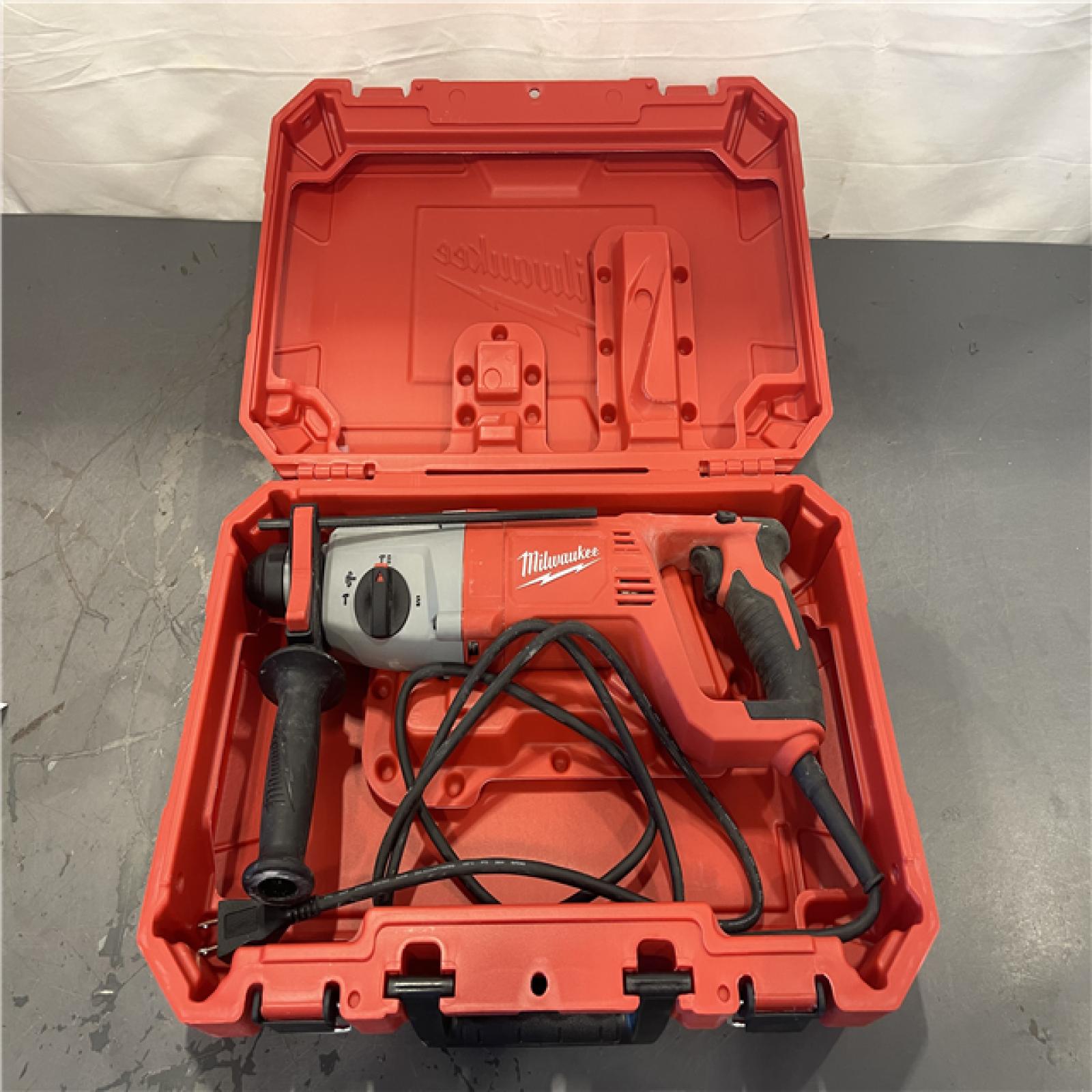 AS-IS- Milwaukee Tool 8 Amp Corded 1-inch SDS D-Handle Rotary Hammer