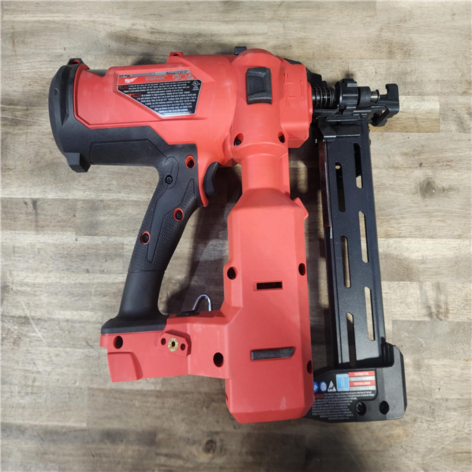 HOUSTON LOCATION - AS-IS Milwaukee M18 FUEL Brushless Cordless 9-Gauge 2 Utility Fencing Stapler (Tool Only)