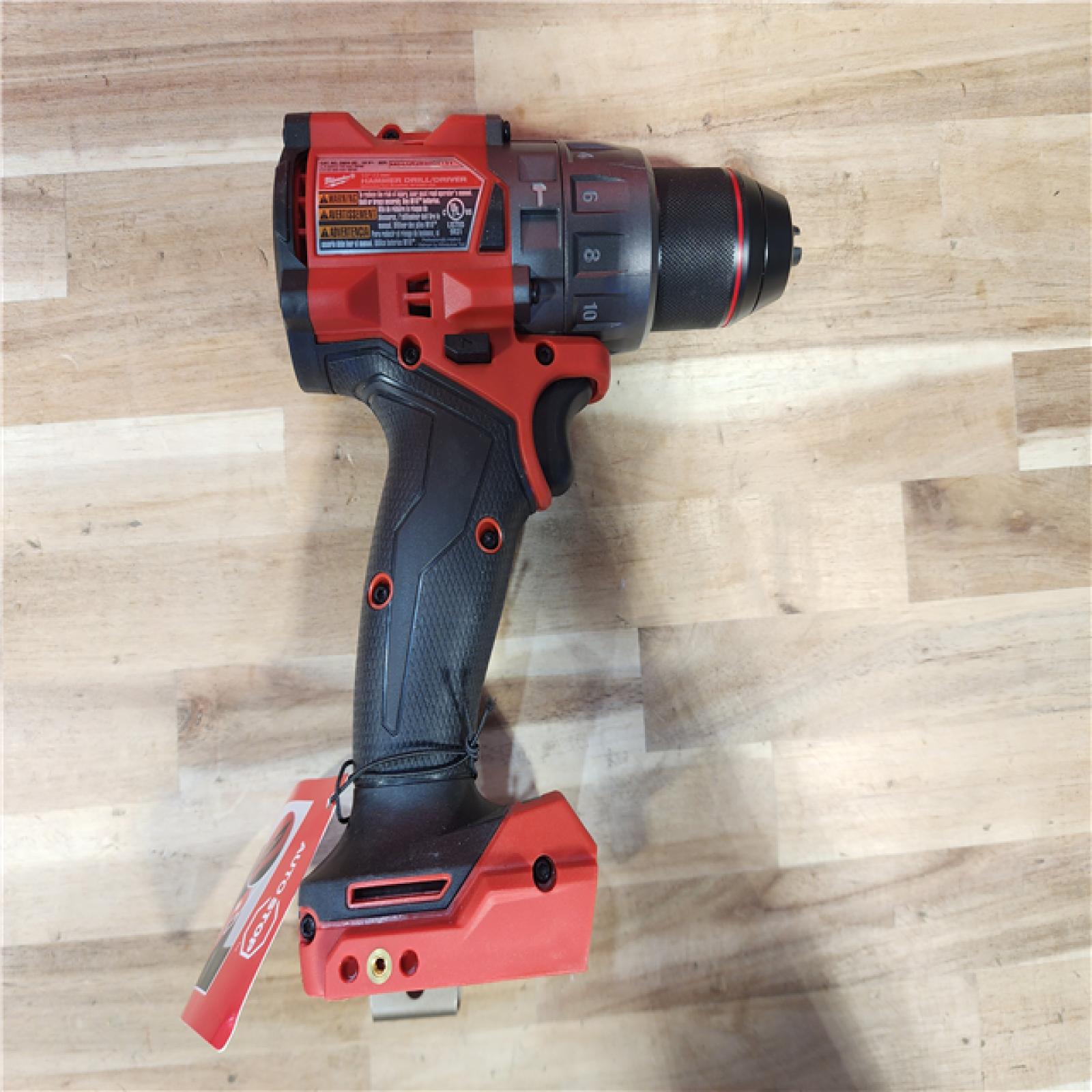 HOUSTON LOCATION - AS-IS (APPEARS LIKE NEW) Milwaukee FUEL 18V Lithium-Ion Brushless Cordless 1/2 in. Hammer Drill Driver Kit