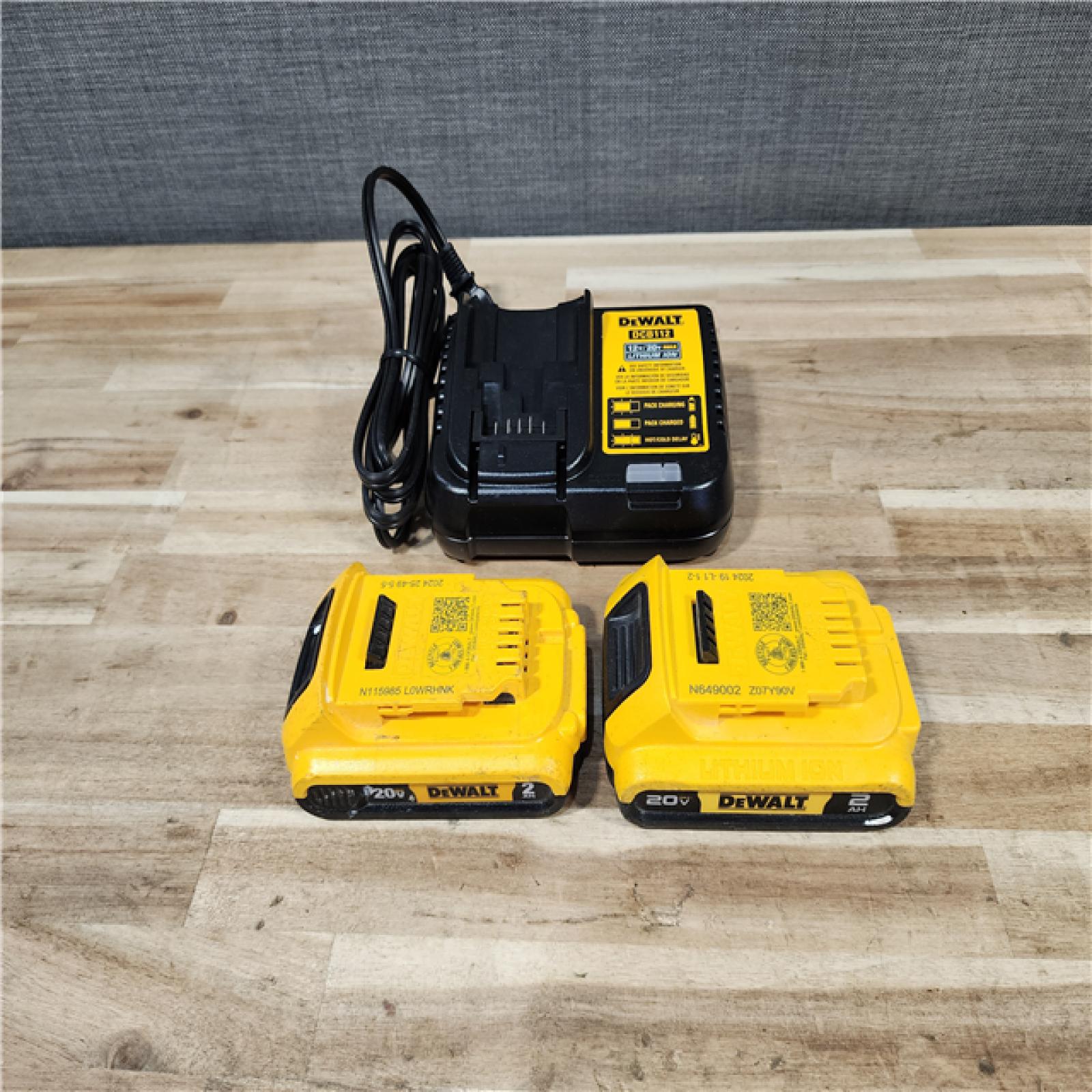 HOUSTON LOCATION - AS-IS DEWALT 2 TOOL COMBO KIT W/ (2) BATTERY & CHARGER