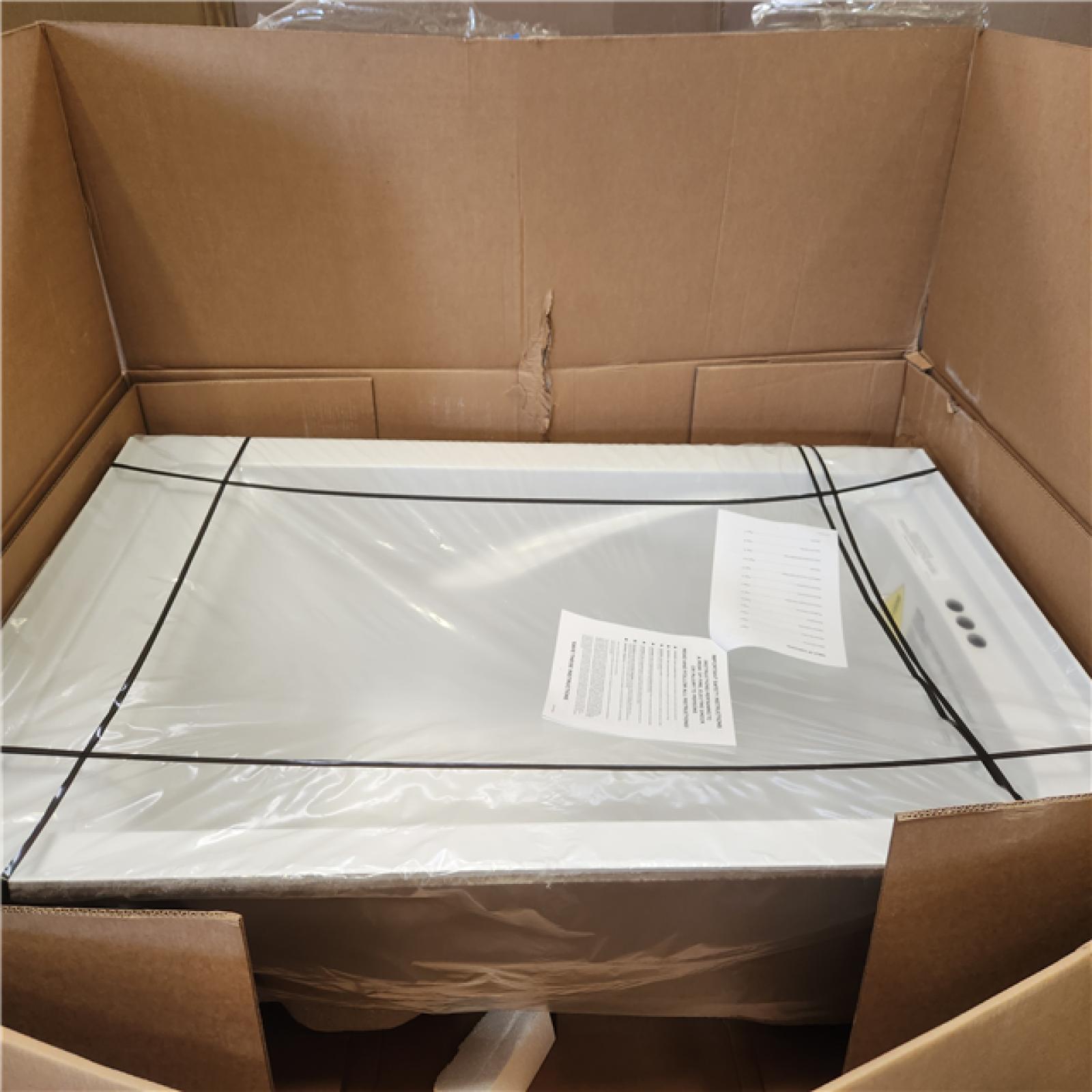 Phoenix NEW American Standard EverClean 60 in. x 32 in. Left Drain Soaking Tub in White (SEALED)