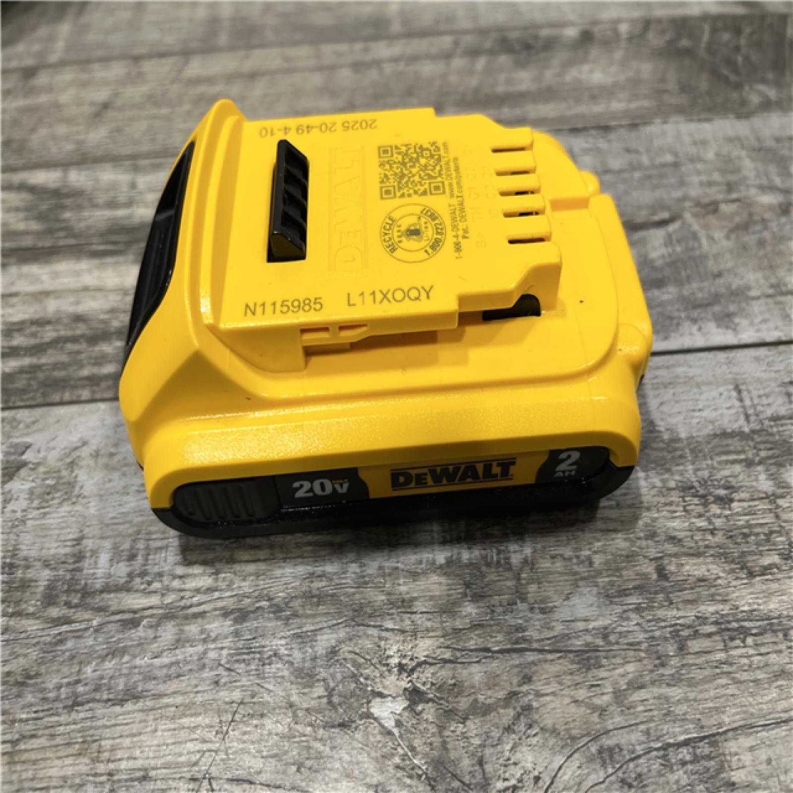 AS-IS DEWALT 20V MAX XR Lithium-Ion Cordless 2-1/2 in. 15-Gauge Finish Nailer Kit