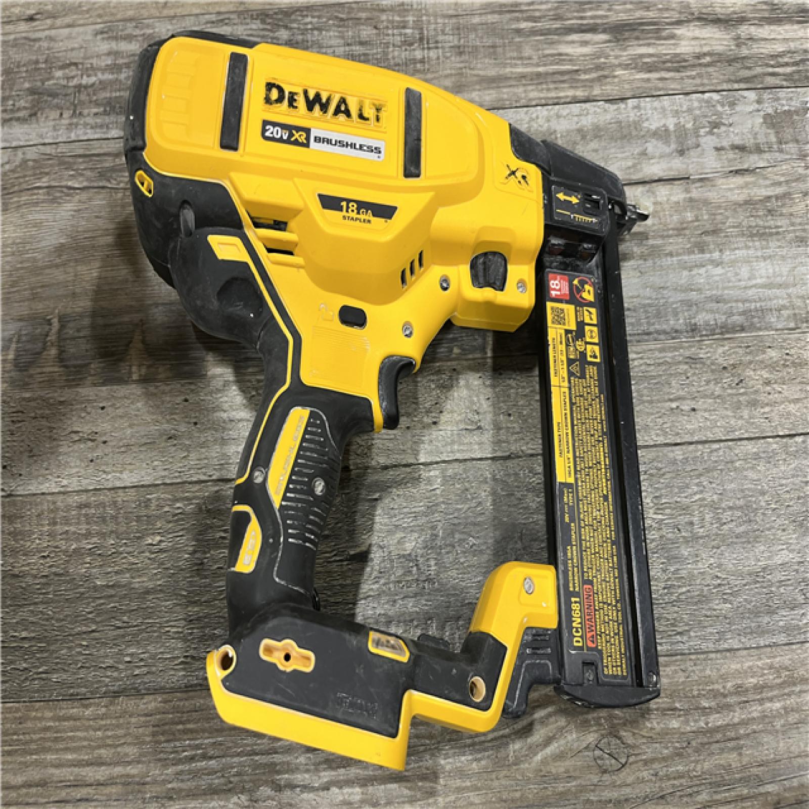 AS-IS DEWALT 20V MAX XR Lithium-Ion Cordless 18-Gauge Narrow Crown Stapler Kit